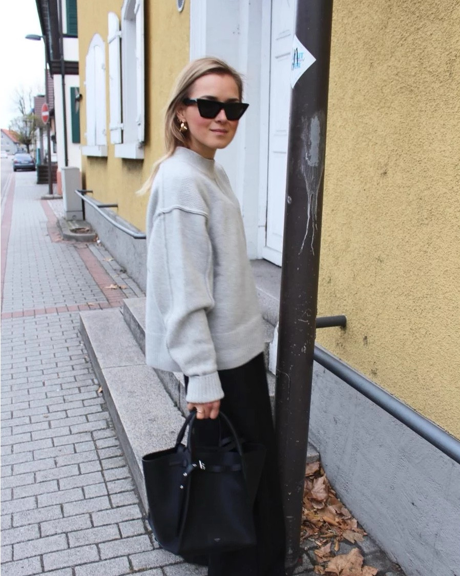 Grey sweatshirt 🩶

#LTKautumn #LTKstyletip #LTKdeutschland