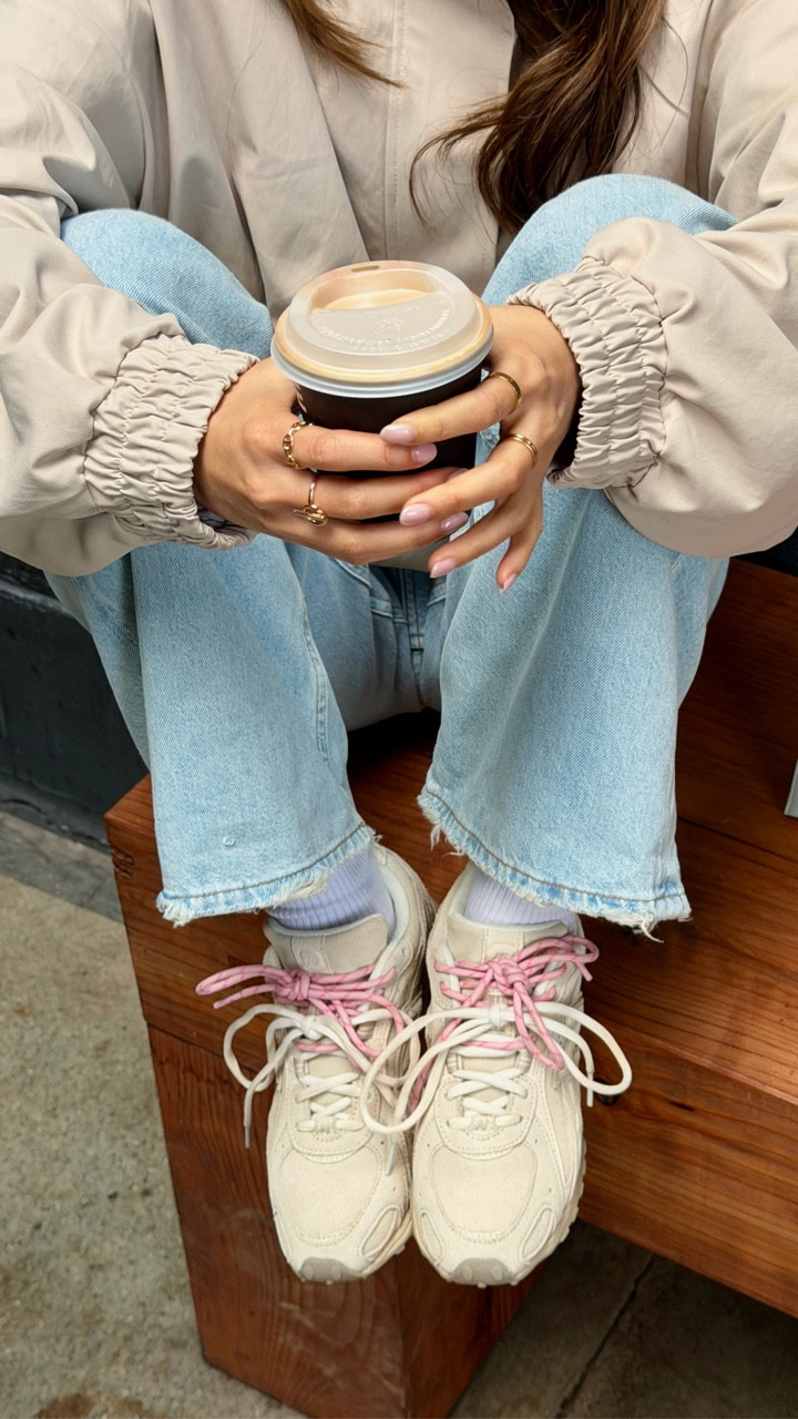 It girl sneakers for spring? Finally got my hands on the New Balance 204L in Timberwolf linen 

#sneakersaddict #itgirl #springshoes #styletips #fashiontrends it girl sneakers for 2026, cool girl sneakers