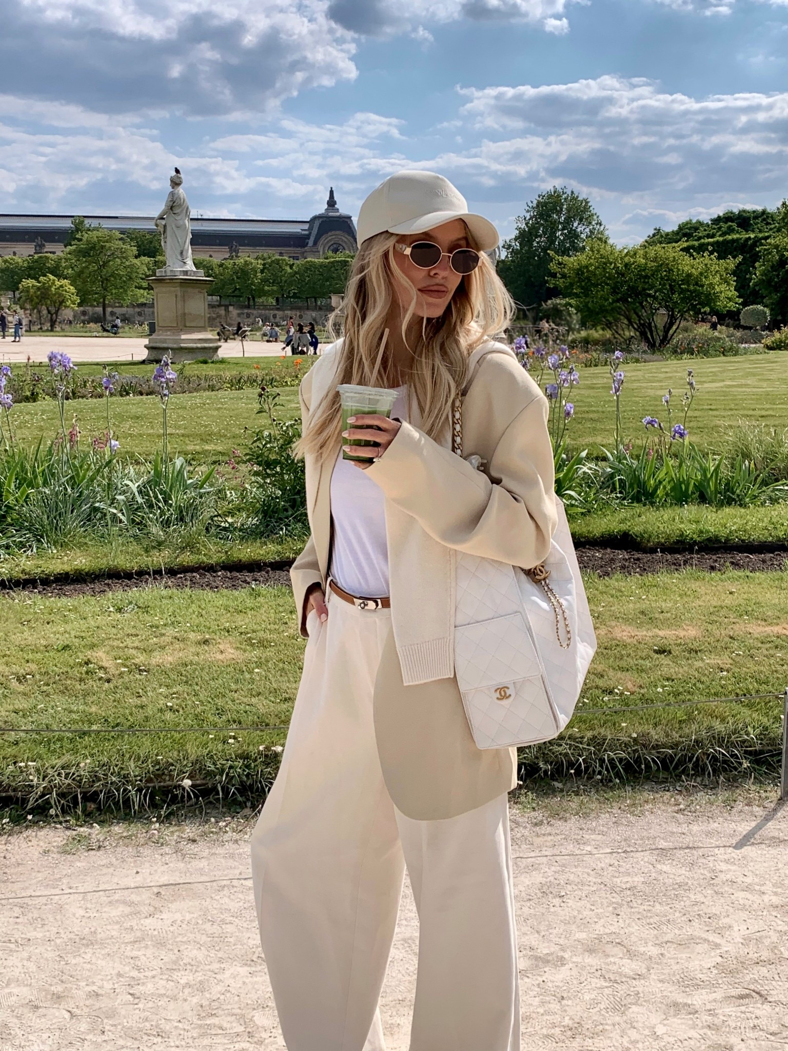 Paris spring strolls 🤍