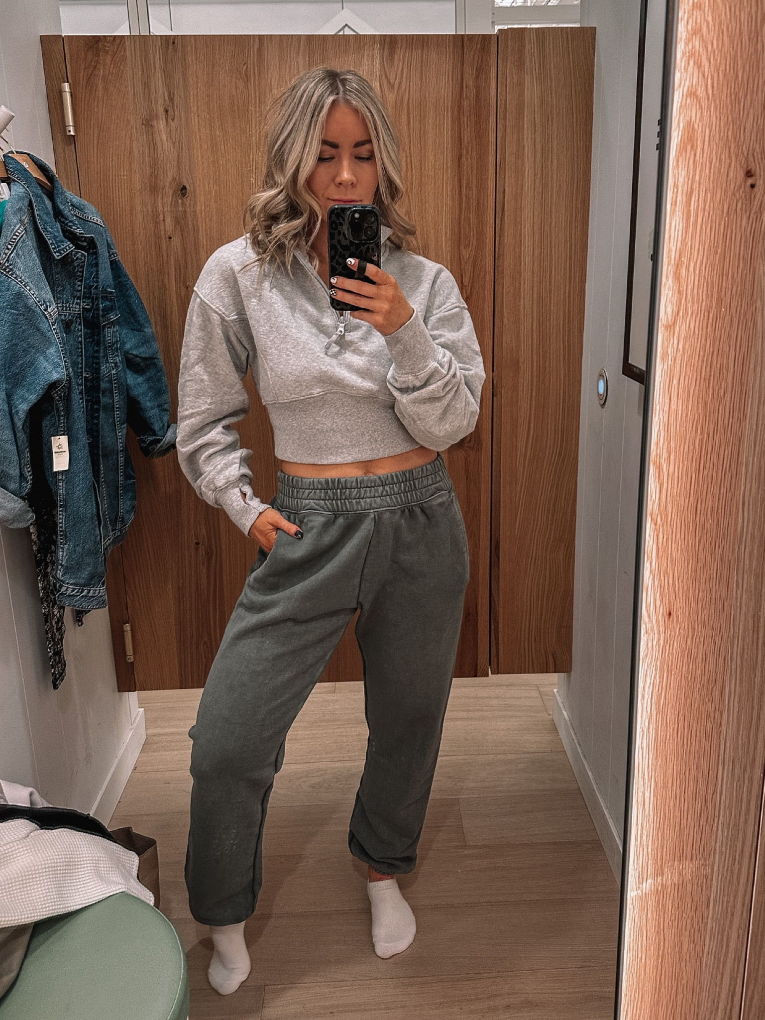 Aerie gray corset cropped quarter zip sweatshirt, Aerie gray fleece jogger pant


#LTKsalealert #LTKSale #LTKunder100