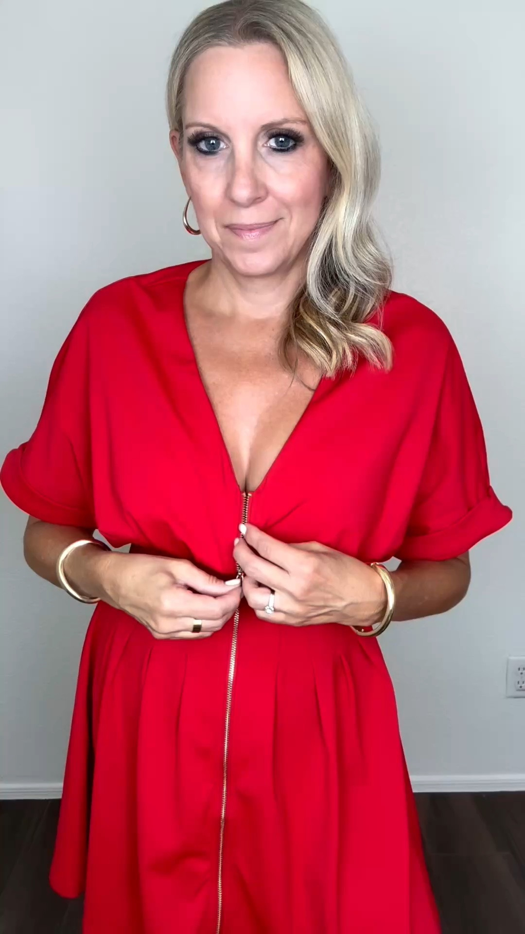 A dress with full body support built in…O M G!!! Yes please! 🙌❤️

Wearing a size M in this @POPILUSH LLC zip up dress. I could have sized down to my usual size S as it runs TTS.