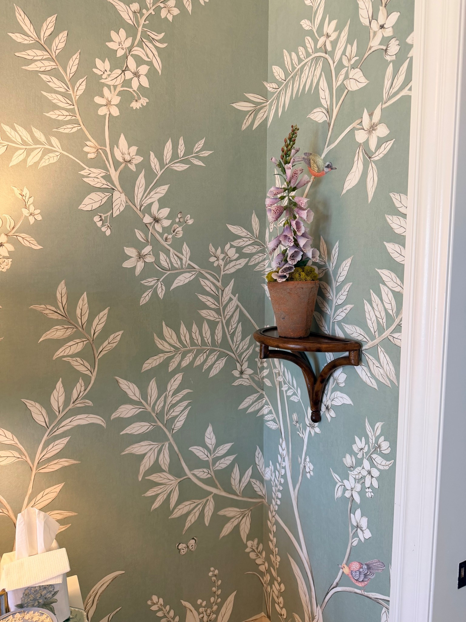 Chinoiserie wallpaper! 