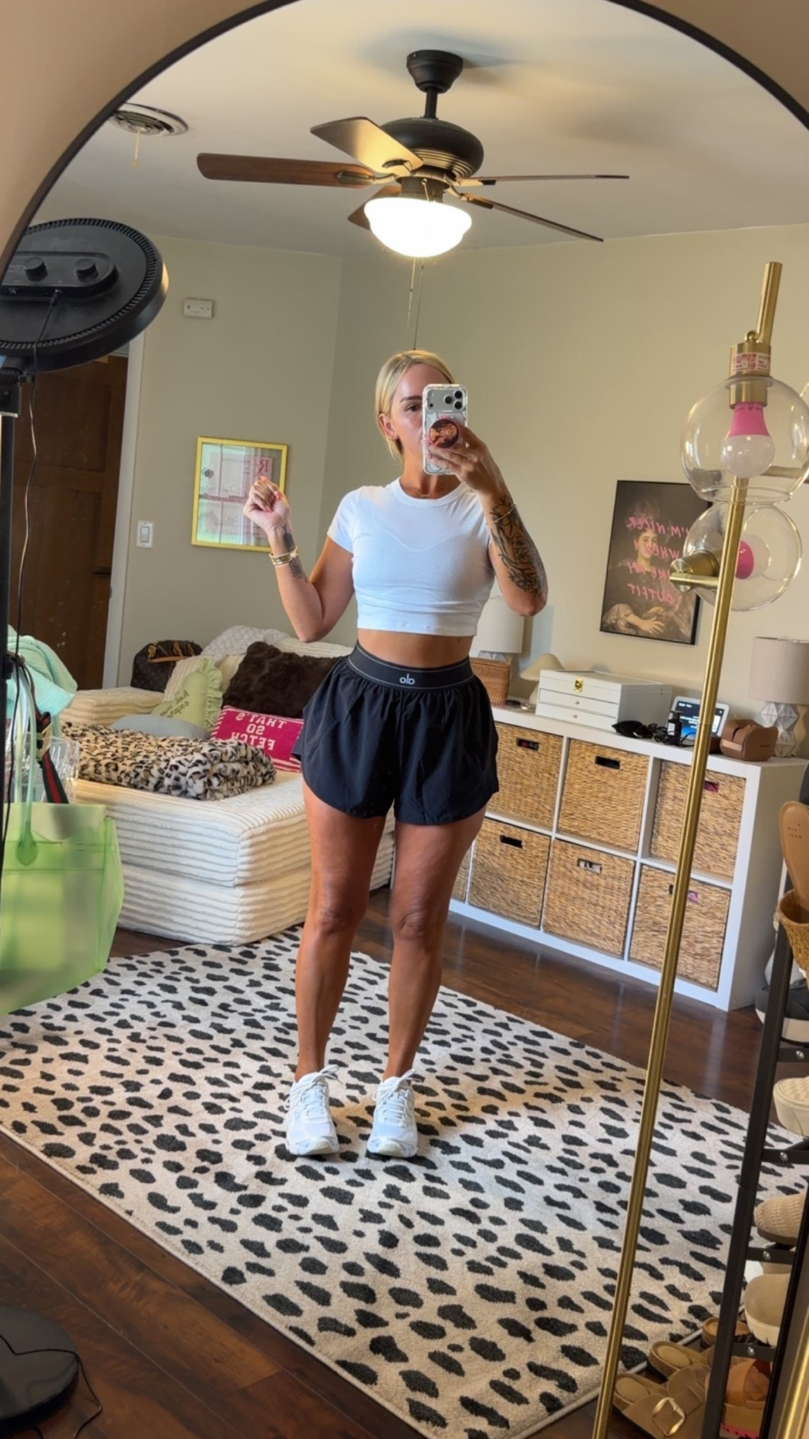 Medium in all alo and tennis shoes run tts