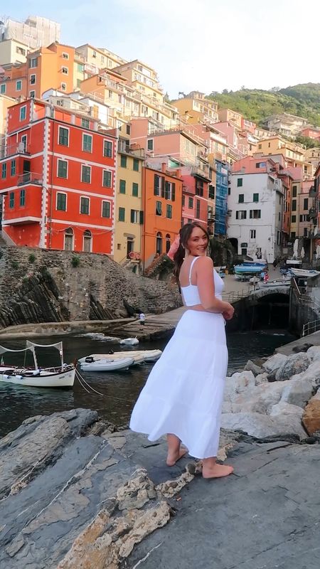A morning in Riomaggiore 🛶📸💕

Felt super cute and comfortable in this skirt and little crop top. Wearing a medium in both- they both fit true to size! 


#LTKVideo #LTKMidsize #LTKTravel