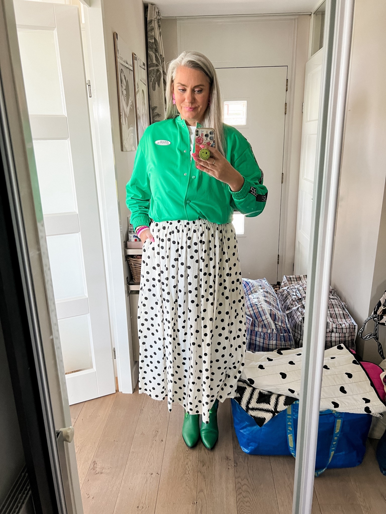 OOTD - Zaterdag. Groen No Feat trainingsjack (S), polkadot rok (Primark, S), groene cowboylaarzen (oud. Sacha), T-shirt met print (oud, H&M)



#LTKootd #LTKOver40 #LTKTall