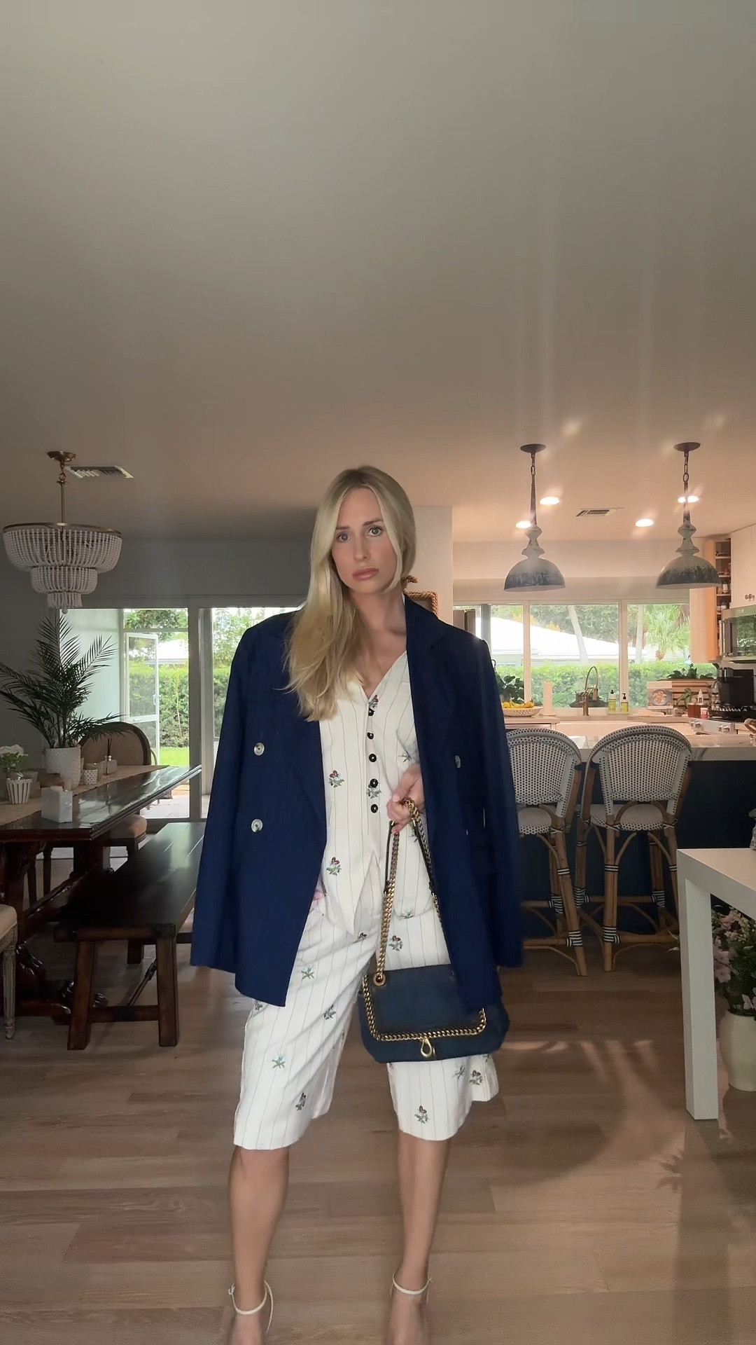 Oversized blue blazers >>

#datenight

#LTKStyleTip #LTKSeasonal #LTKItBag