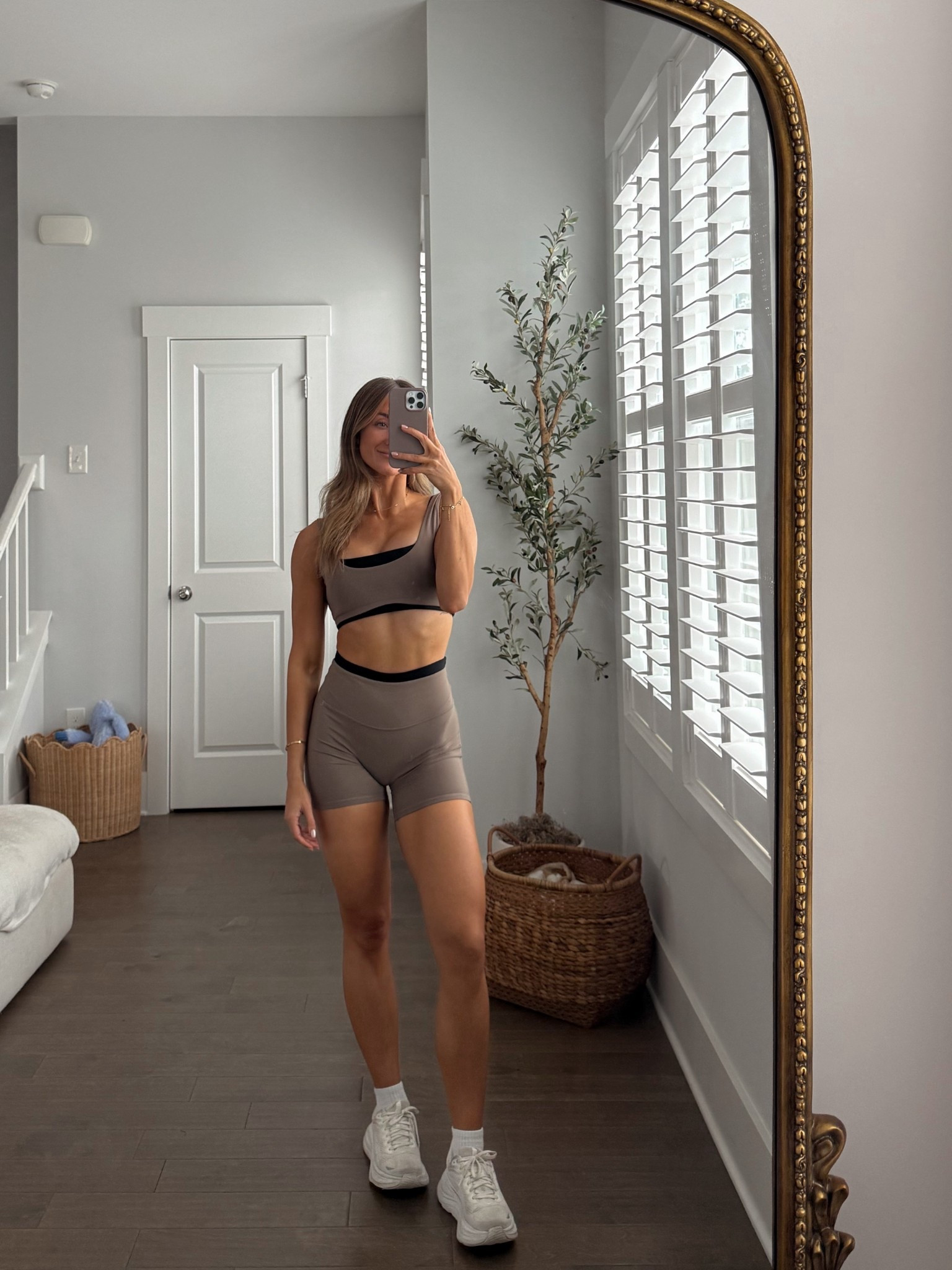 Abercrombie StudioFLEX set! Wearing a S in both 

#LTKgrwm #LTKfitnessgoals