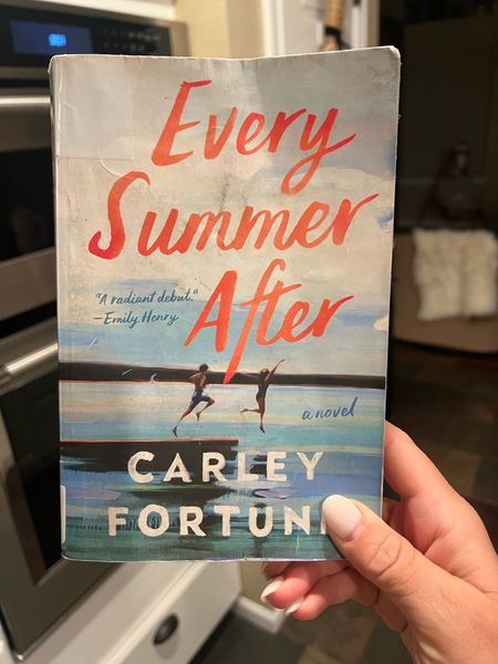 ⭐️⭐️⭐️⭐️

Oooo I loved this one. Just a really sweet nostalgic summer love story. It reads quickly and is just pure and good. 