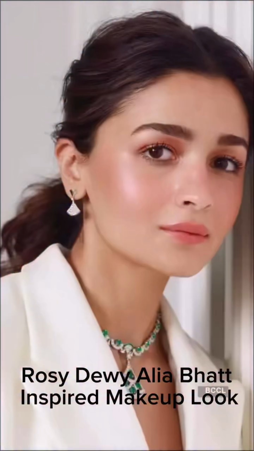 Loved recreating this @aliaabhatt inspired rosy glowy makeup look 💕✨

Would you believe I used NO foundation for this look? Let me know if you loved this mini tutorial 🫶

For full product details, Type “Makeup” in the comments and I’ll send you the list 🙌

#aliabhatt #aliabhattmakeup #glowymakeuplook #nofoundationmakeup #dewymakeup #dallasmakeupartist #dallasmua #austinmakeupartist #delhimakeupartist #mumbaimakeupartist #explore #desibride #reels #makeuptutorial