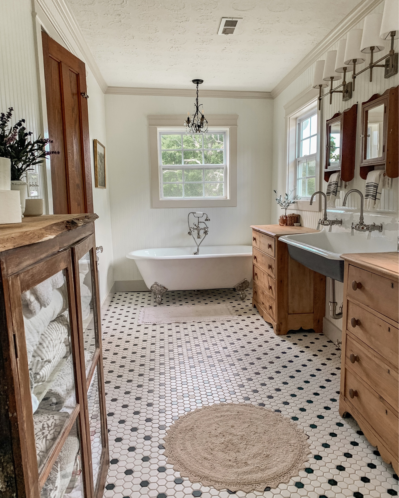 There’s nothing quite like being able to look out your bathroom window and see horses roaming in a field 🐴 Our farmhouse truly feels like home sweet
home and I still can’t believe I get to raise my babies here 🥹❤️

#LTKHome