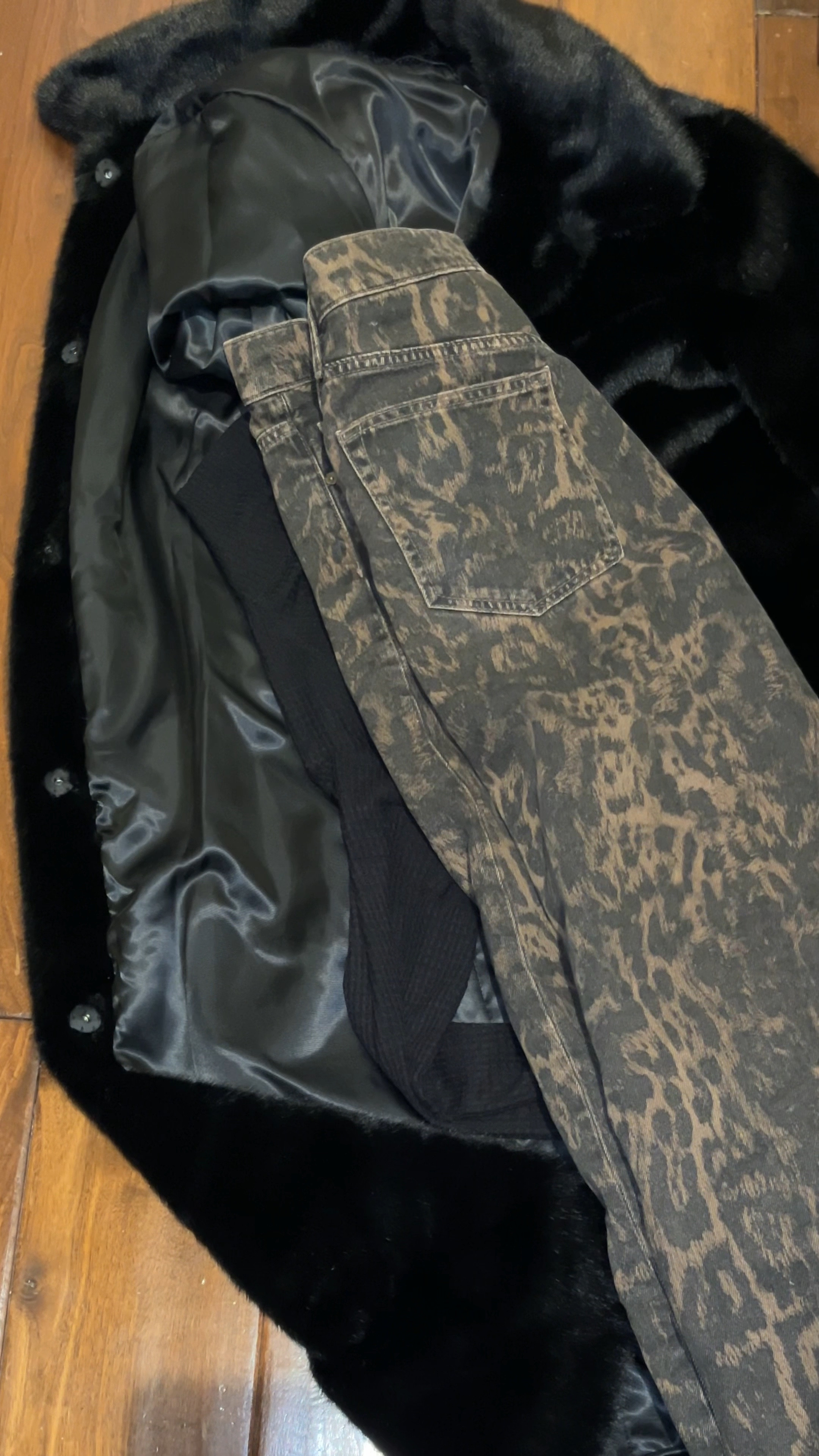 Pack with me for a ski trip! Dinner outfit #2 🤍

#LTKWatchNow #LTKStyleTip #LTKSeasonal