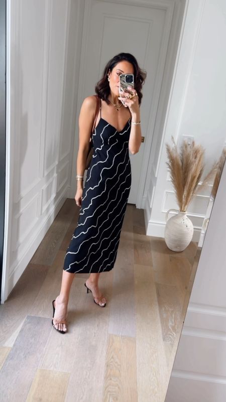The perfect easy breezy dress for summer! I would say size down as it runs a little big! Sharing so many beautiful dresses options! 




Dress, summer dress, comfortable, Madewell, revolve, vacation, resort 

#LTKParties #LTKStyleTip #LTKOver40