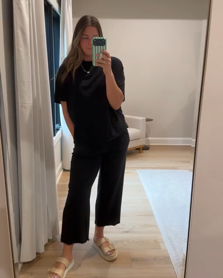 If I didn’t own it already … I would buy it again ❤️ comment SHOP for links! 

#lifeandstyleblogger #casualchicstyle #styleinher30s #amazonfashionfinds #momstyleblogger
