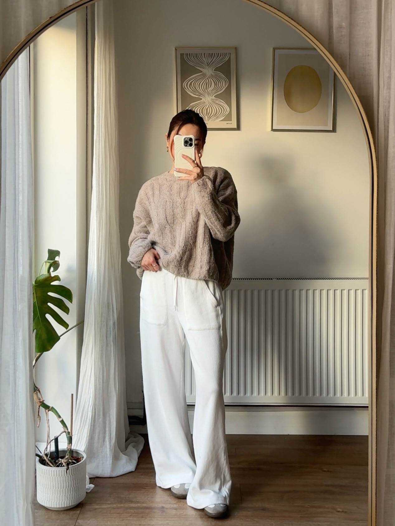 my favourite versatile jumper atm
@thewhitecompany 

check my story for links 🔗 
#ootd#grwm#outfitinspo#sweater#versatile