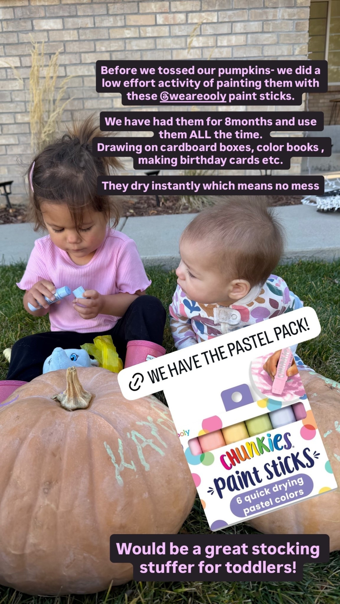 Would be a great stocking stuffer for toddlers! Before we tossed our pumpkins- we did a low effort activity of painting them with these @weareooly paint sticks. 

We have had them for 8months and use them ALL the time. 
Drawing on cardboard boxes, color books , making birthday cards etc. 

They dry instantly which means no mess