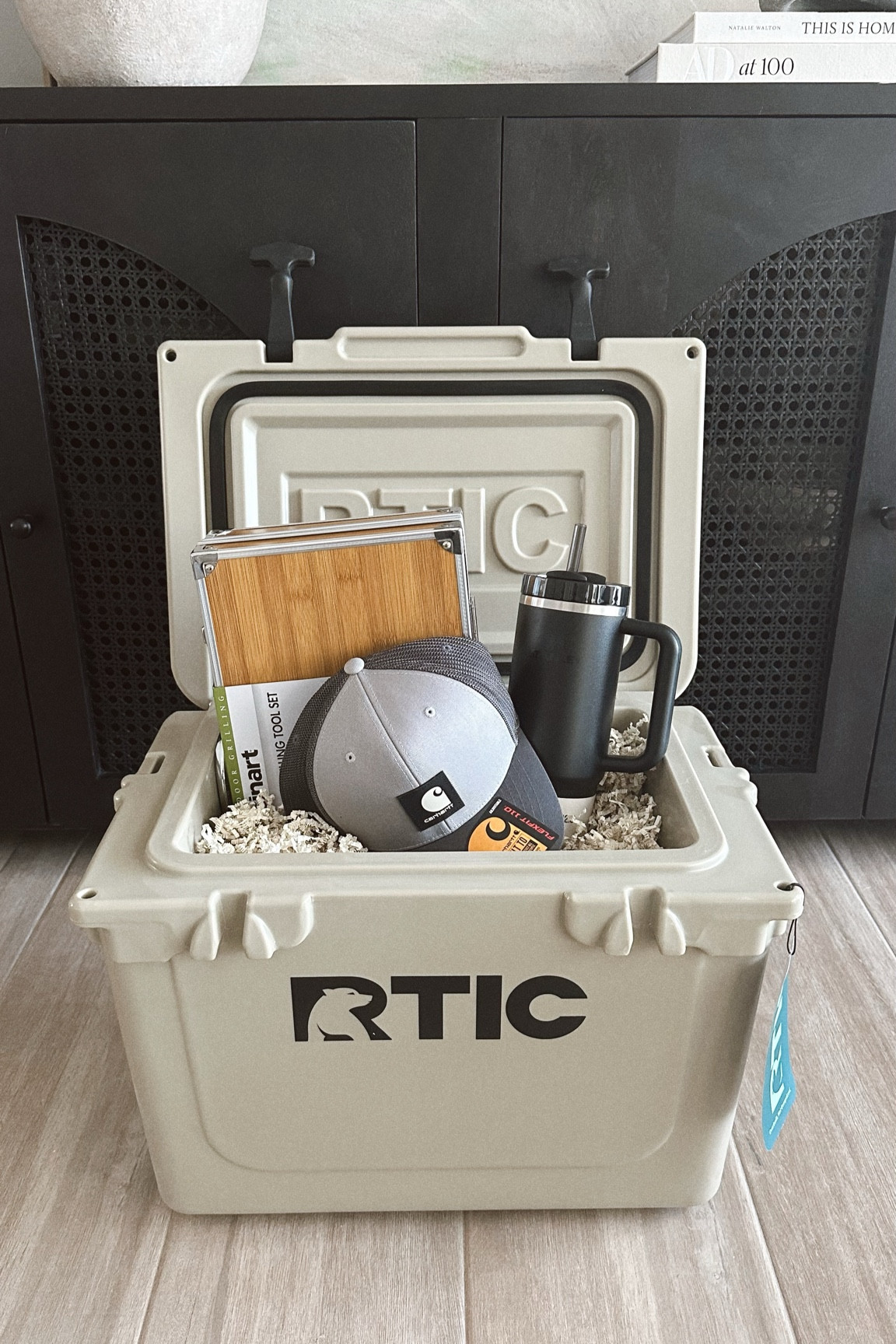 Father’s Day gift idea from @loweshomeimprovement 🛠
Father’s Day is soon! Grab dad what he really wants at Lowes. From tools to grills + more. #lowespartner #AD

#fathersday #giftidea #giftguide #giftfordad #cooler #hat #stanley #bbqtools #mensgifts 

#LTKFindsUnder100 #LTKGiftGuide #LTKMens