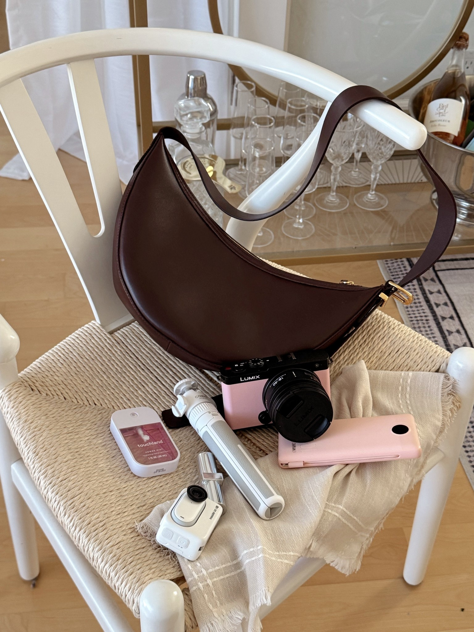 Found my new favorite travel crossbody bag! I’ve been on the hunt for a few weeks and this one stores so much and is so comfortable! I previously used the Uniqlo sling back crossbody bag but wanted something that I could wear for an evening out. Omg in love! The bag is the Madewell essentials crossbody bag 