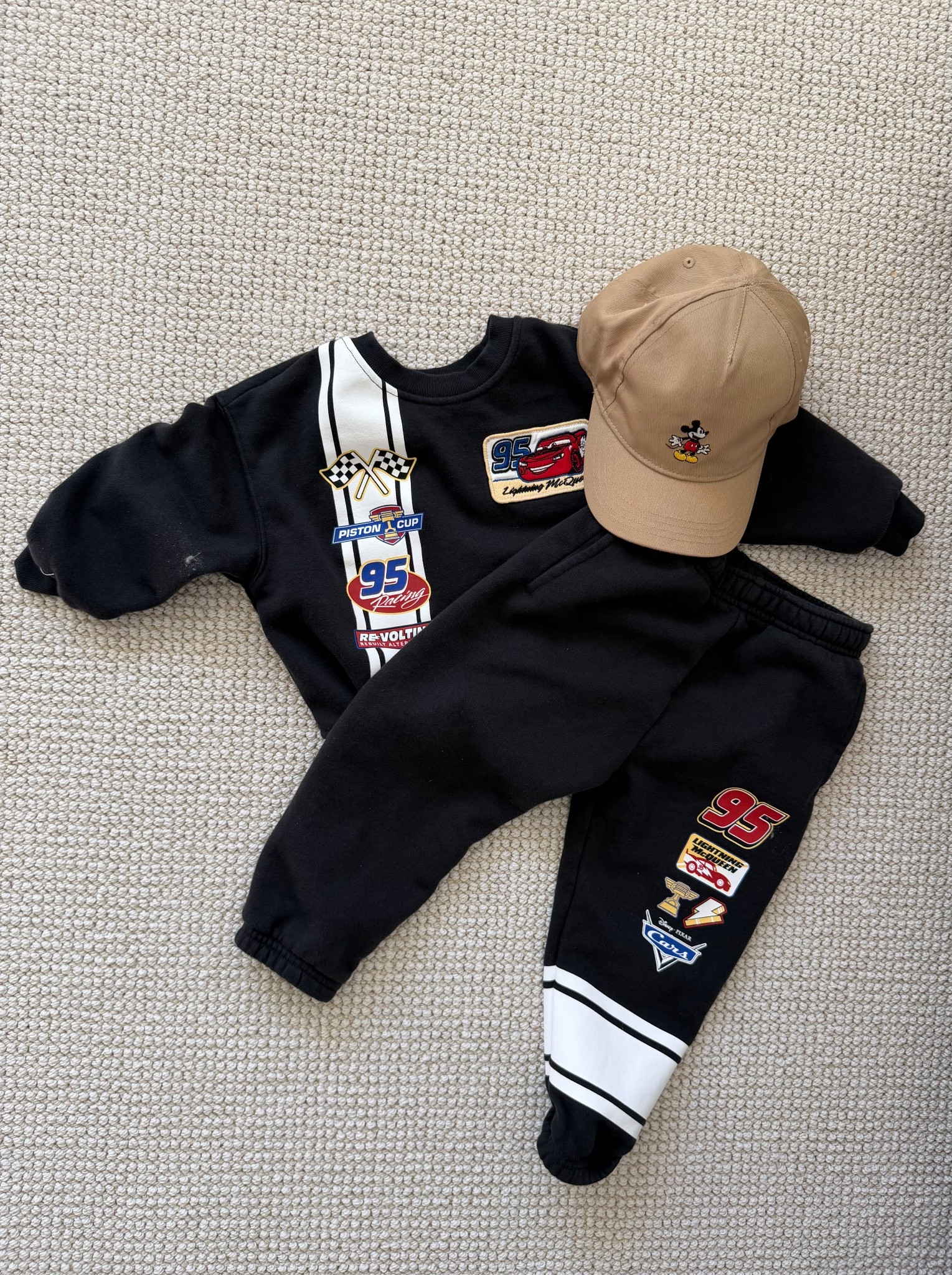 The cutest new GAP Cars sweatsuit for boys 🚗

The sewn-on patch and stitched Mickey is perfect! 

#disneyland #disneyoutfits 