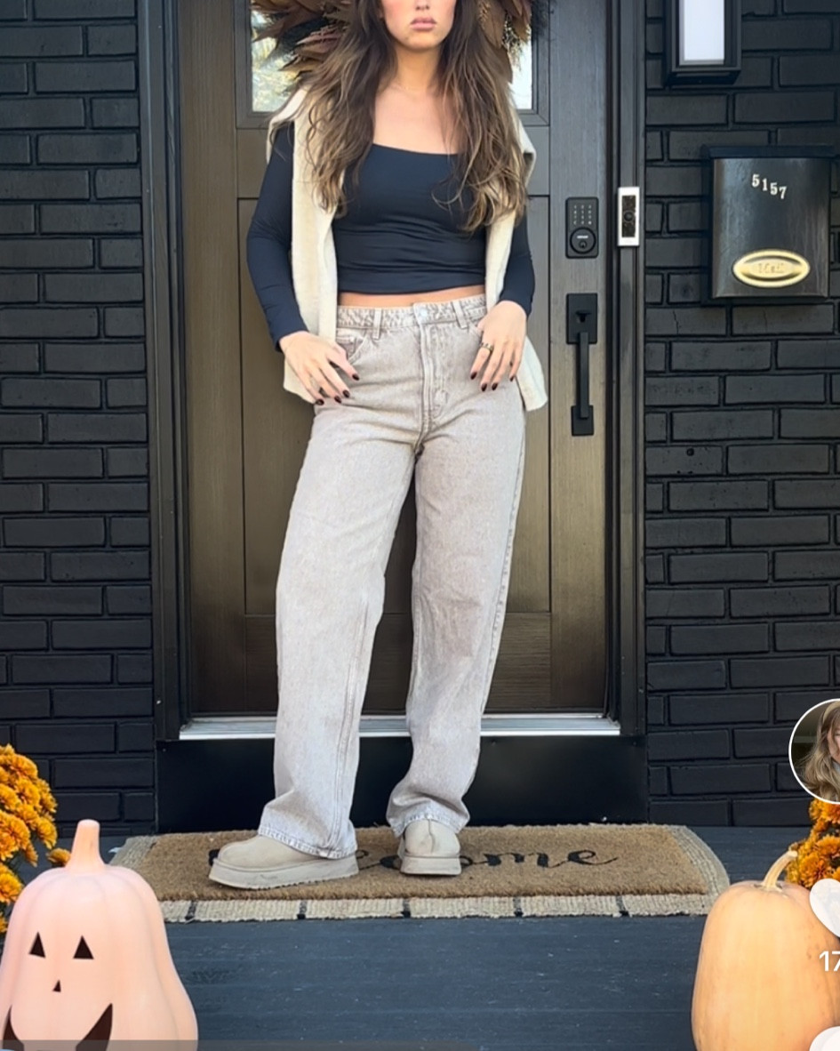 The perfect fall pant. I love how loose and baggy these are!! Such a good staple in your fall wardrobe 🍂🧸🤎 

#LTKSeasonal