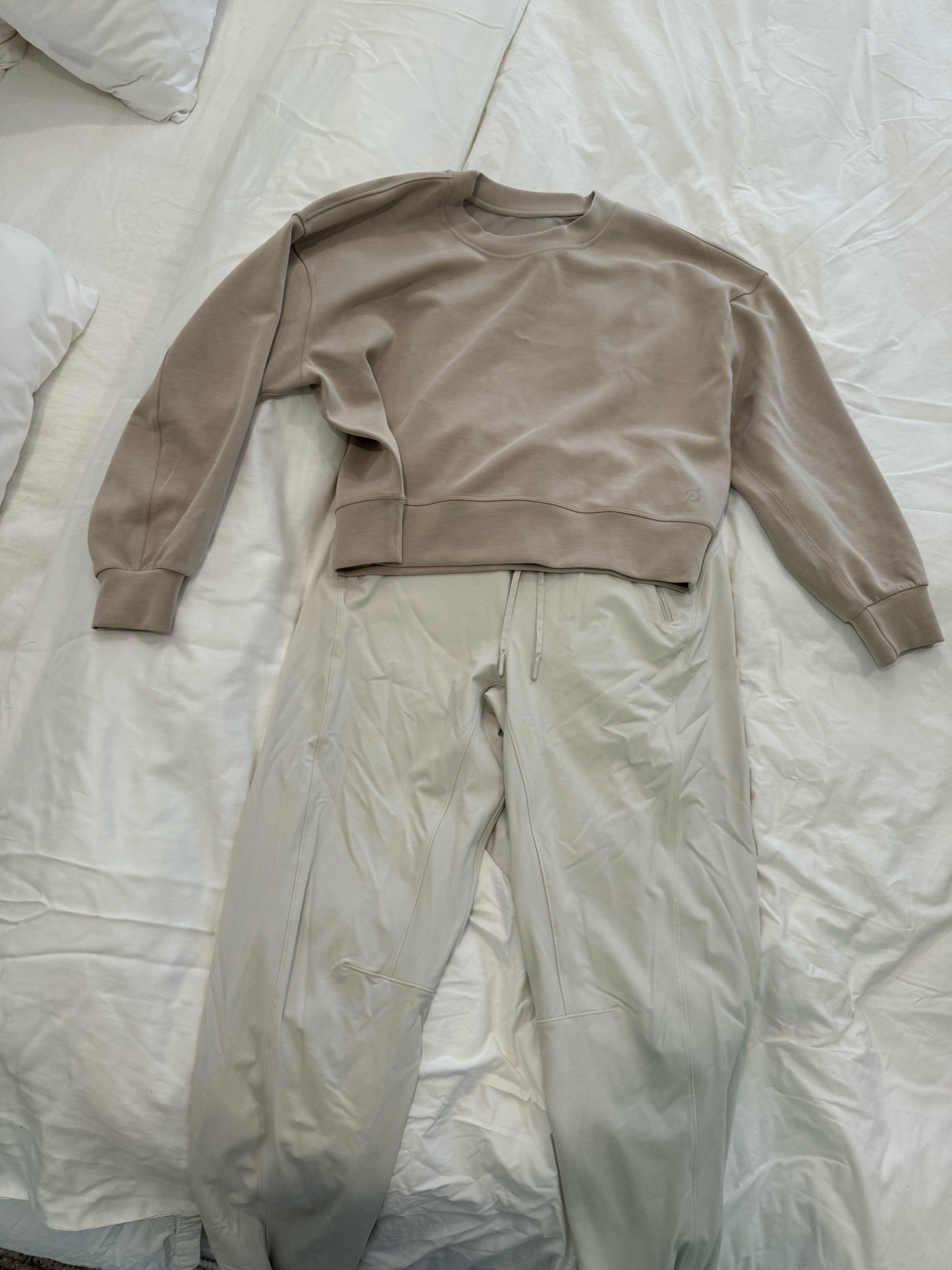 My absolute favorite crew neck at the moment!! I’ve been living in it - so soft and comfy for every occasion 