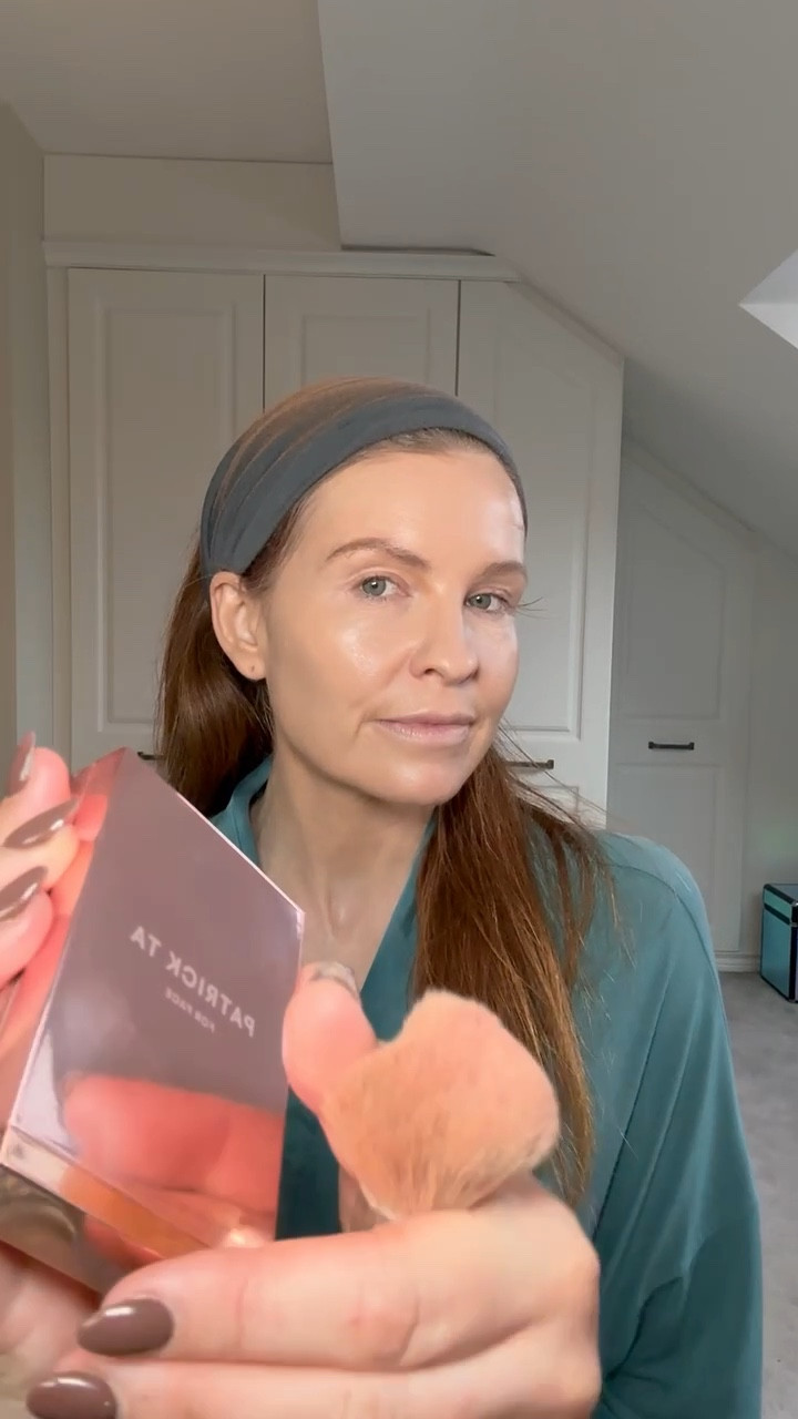 PATRICK TA MAJOR SCULPT CRÈME CONTOUR & POWDER BRONZER DUO SHE'S CHISELED (DEEP). This is finally back in stock !!!! Amazing! 

Watch my cheekbones literally pop out ! Amazing 

#makeup #contour #beauty #trending 

#LTKbeauty #LTKU #LTKVideo