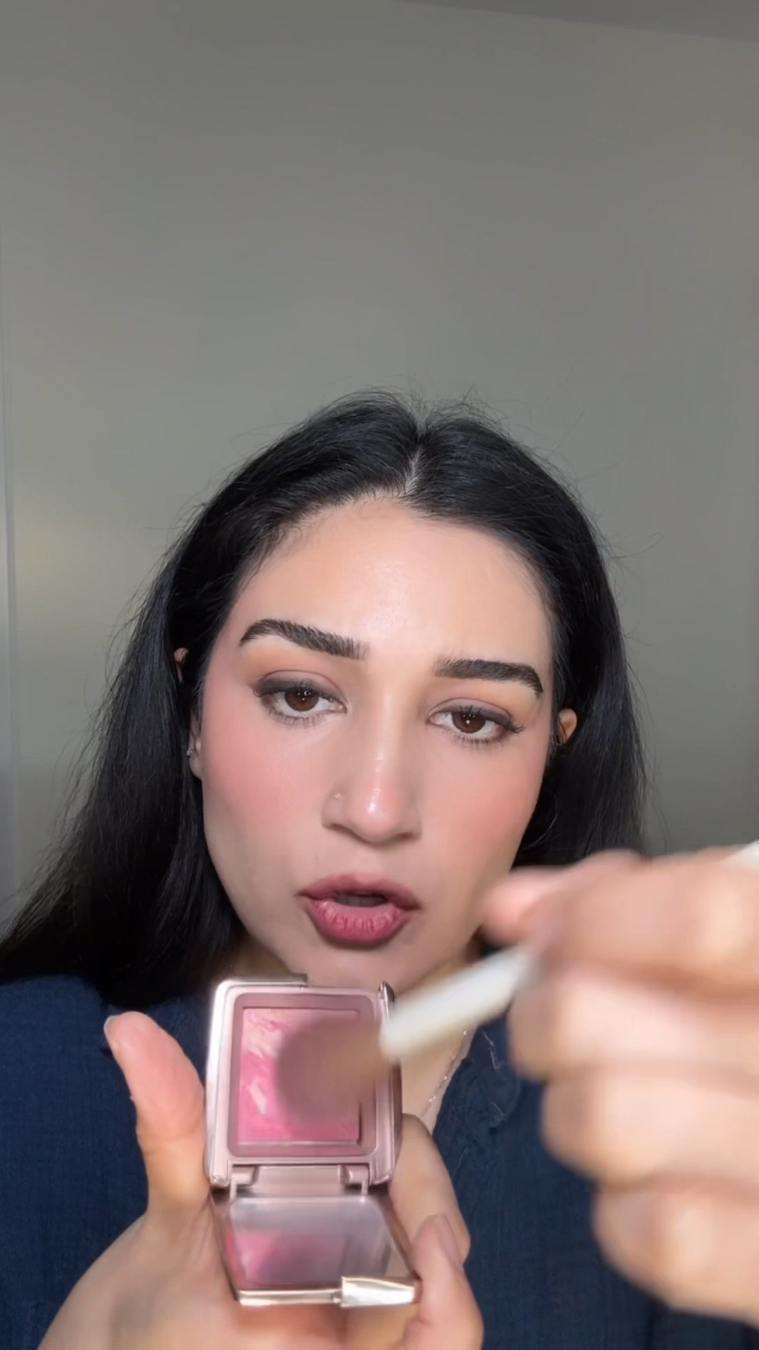 HOURGLASS
Ambient Lighting Blush