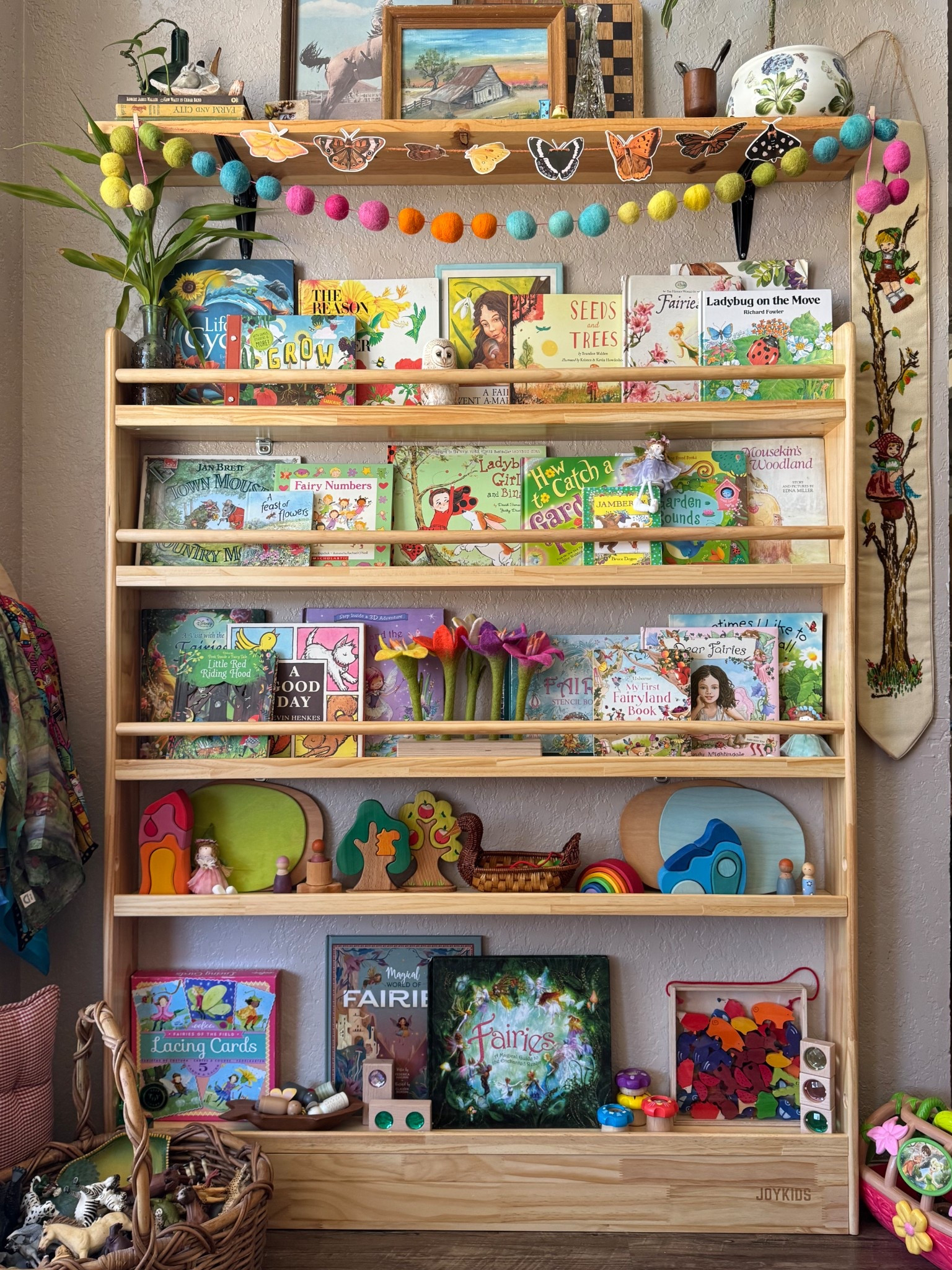 Our toy rotations are slowly turning into something even more meaningful 🤭

This new shelf (linked on my socials for discount) is becoming our dedicated play-based learning space, a place where curiosity, creativity, and imagination come together.

This week we’re learning all about flowers and fairies, practicing the letter F, and exploring through sensory play and open-ended activities.

#playbasedlearning
#letteroftheweek
#preschoolathome
#learningthroughplay
#toyrotation
#homeschoolinspiration
#toddleractivities
