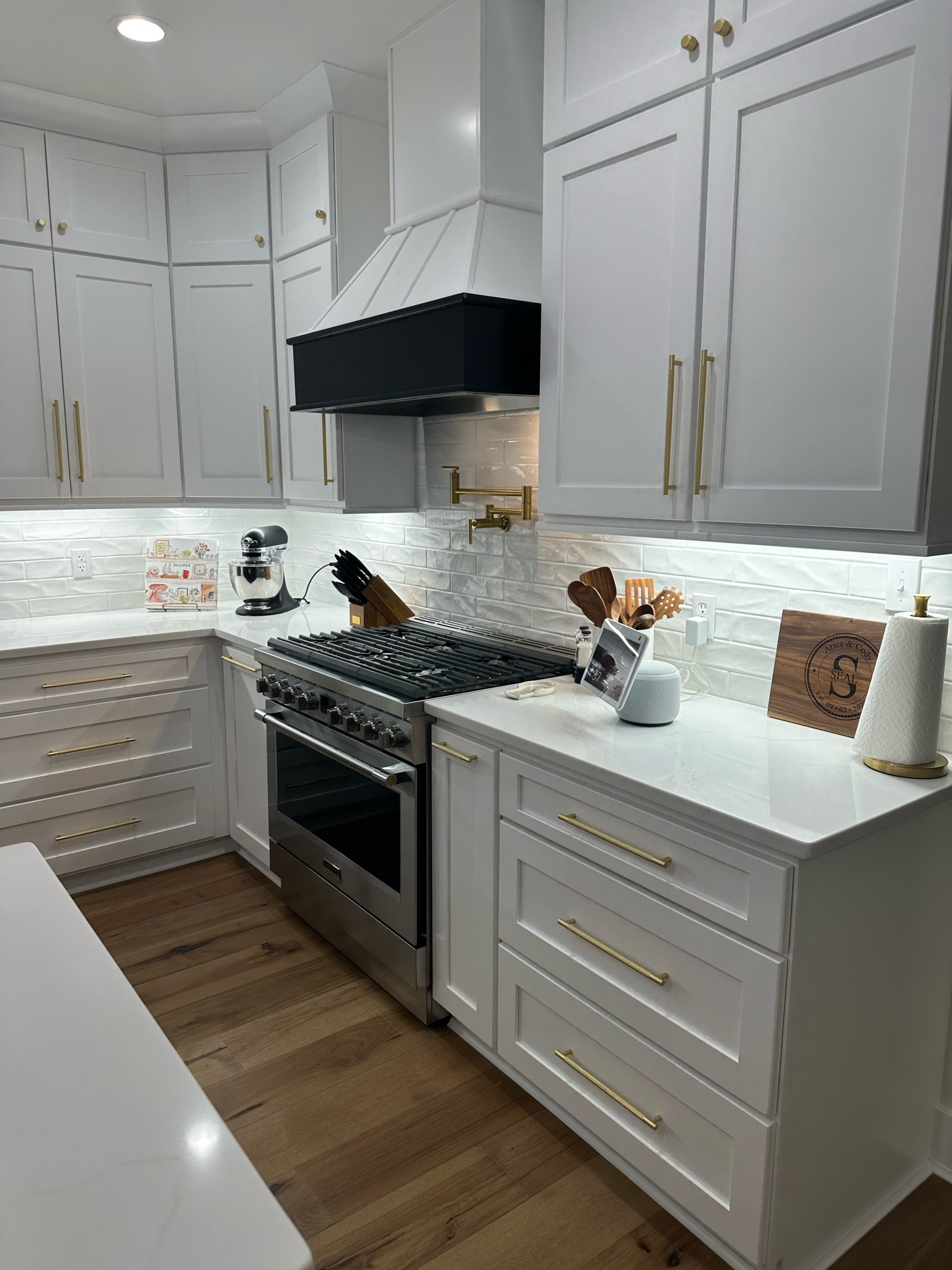 Forever One of my Favorite Places in our House 🤎🖤

Modern Farmhouse Kitchen. Black, Gold, & White Kitchen. Recipe Books. Amazon Links. Etsy Links. Direct message me for any other house info! 🤍

#LTKStyleTip #LTKFamily #LTKHome
