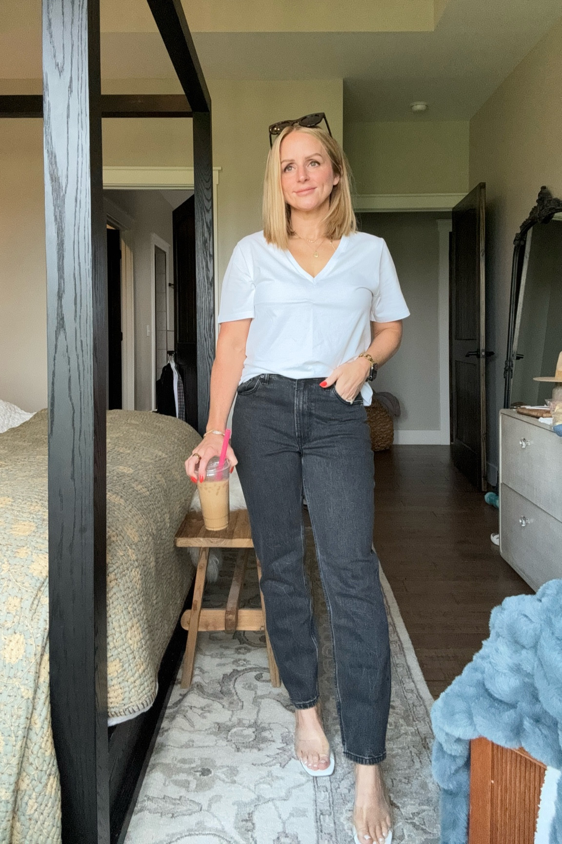 Forgot to link the v-neck! Love this white crisp shirt!! 

Jeans, vest, yellow vest, white top, black jeans; mom fit 

#LTKxAF #LTKSaleAlert #LTKSeasonal