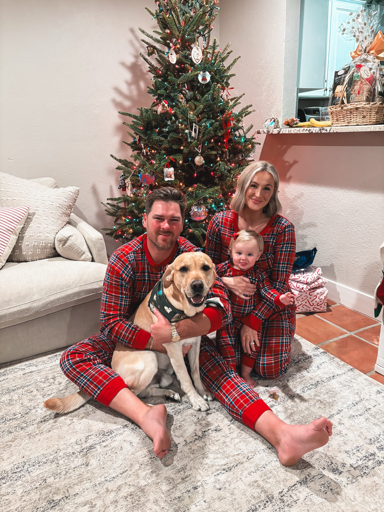 Merry Christmas, everyone 🤍 

#LTKBump #LTKBaby #LTKHoliday