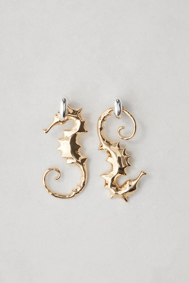 Seahorse-pendant earrings | H&M (UK, MY, IN, SG, PH, TW, HK)