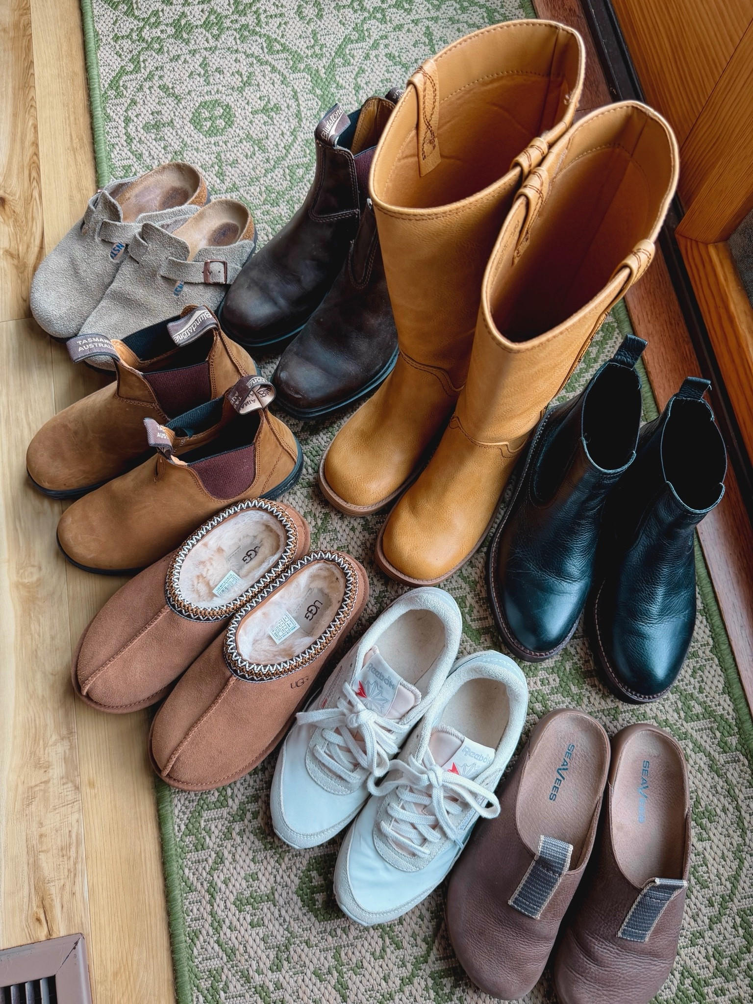 The shoes I’m rewearing this Fall/Winter

I forgot to add my Merry People boots! Love those too🧡 I wear either 6 or 6.5 in all of these! And my target slippers-a few years old but they bring back a version of them every year!

#LTKPetite #LTKSeasonal #LTKgrwm