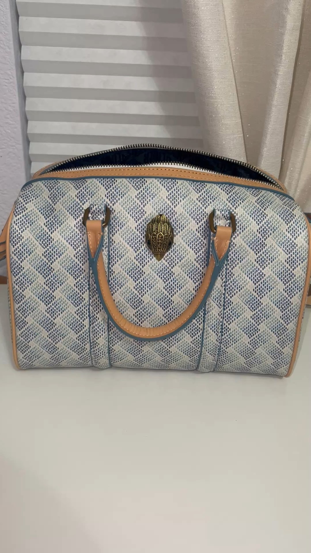 What’s in my work bag, all my daily essentials


#LTKWorkwear #LTKFindsUnder50 #LTKItBag