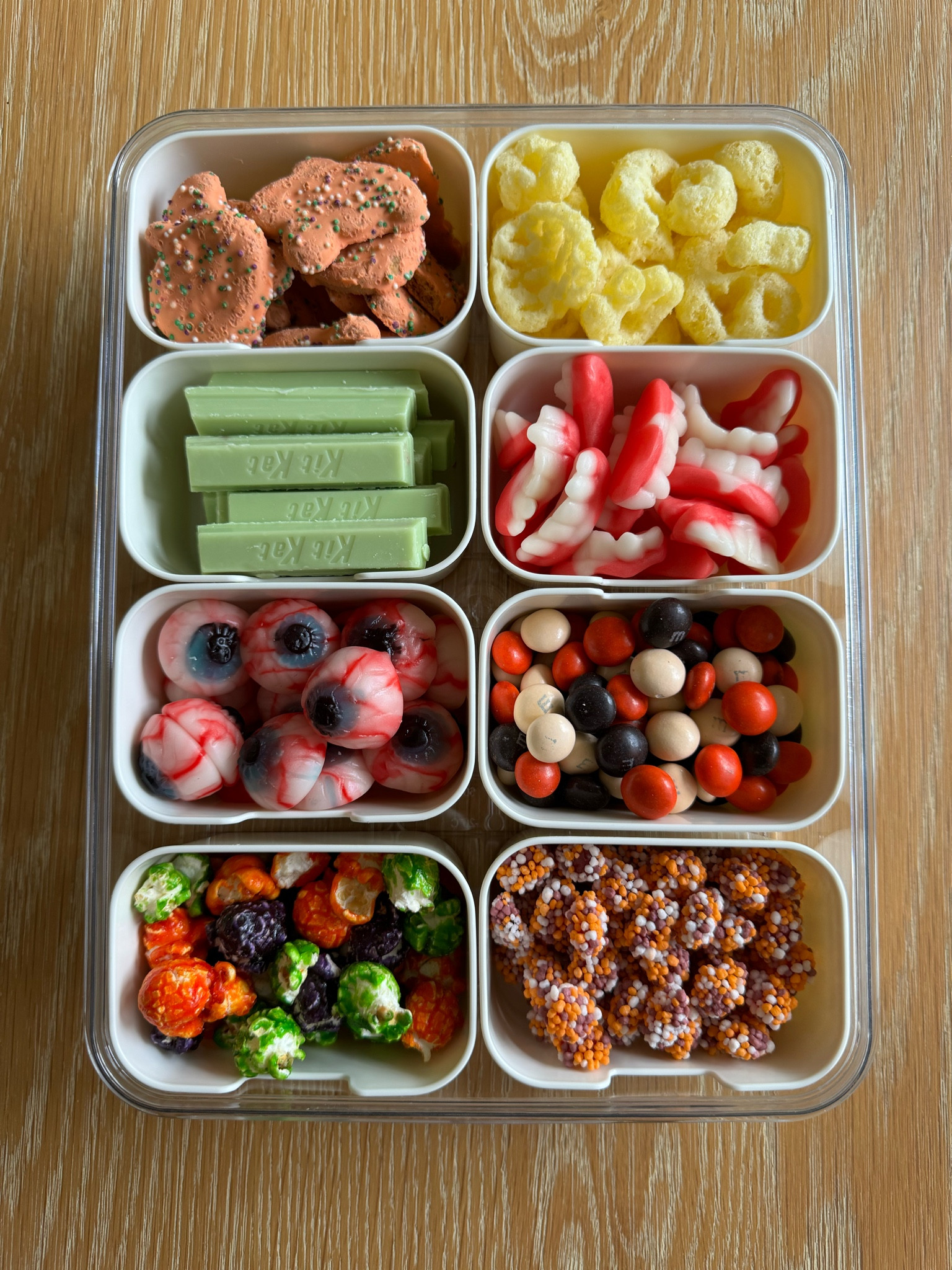 Halloween themed snackle box 
Kids snacks 
Halloween food 
Snack box 

#LTKSeasonal #LTKKids #LTKHalloween