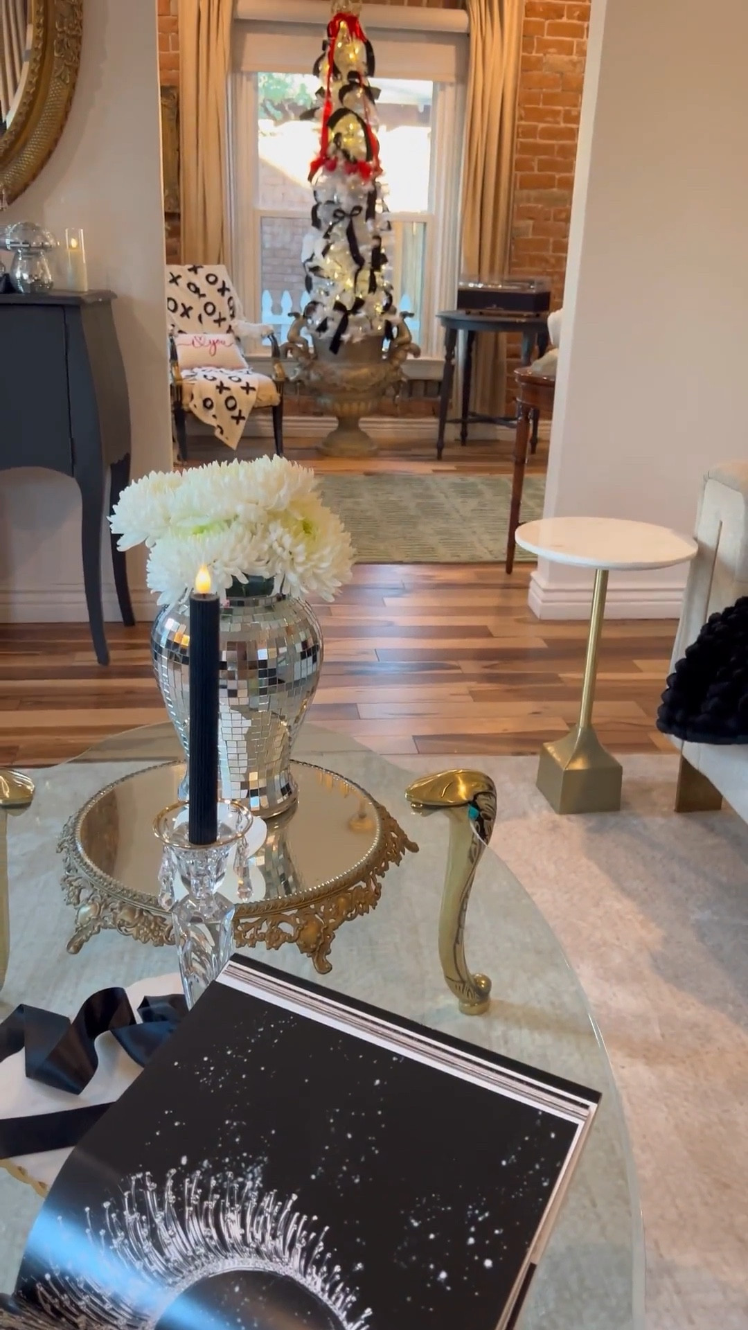 We’re going for a vintage disco ball Valentine’s! Shops of my favorite home decor finds! 



#valentines
#Interiordesign
#homedecor

#LTKSeasonal #LTKHome