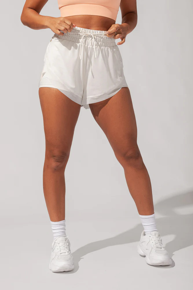 Cadence High Waist Mesh Run Short with Pockets - Coconut Cream | POPFLEX