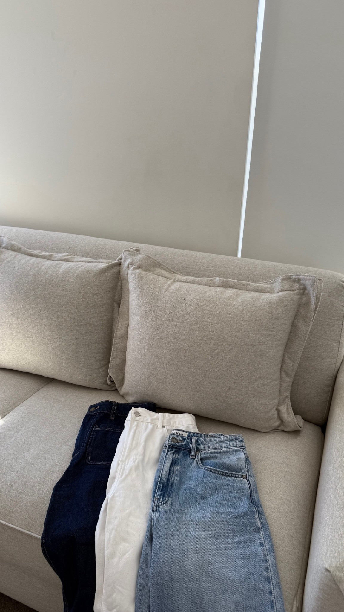 Four pairs of jeans I’m wearing on repeat postpartum (Kmart jeans I cannot link) x 