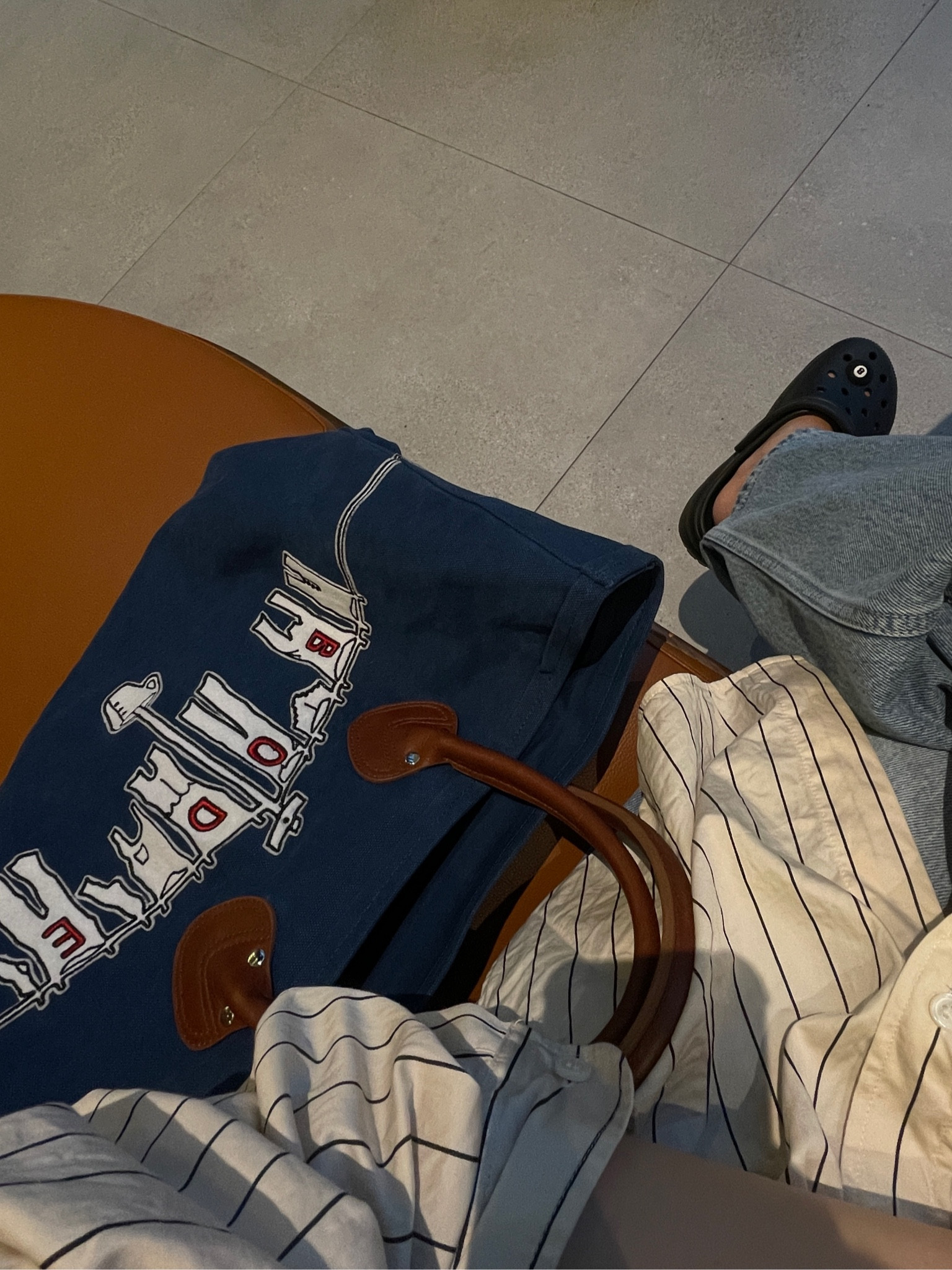 rainy day☔️☔️

#bode #bodebag #bodetote #crocs #arket #levisjeans 

#LTKkorea #LTKbag #LTKsale