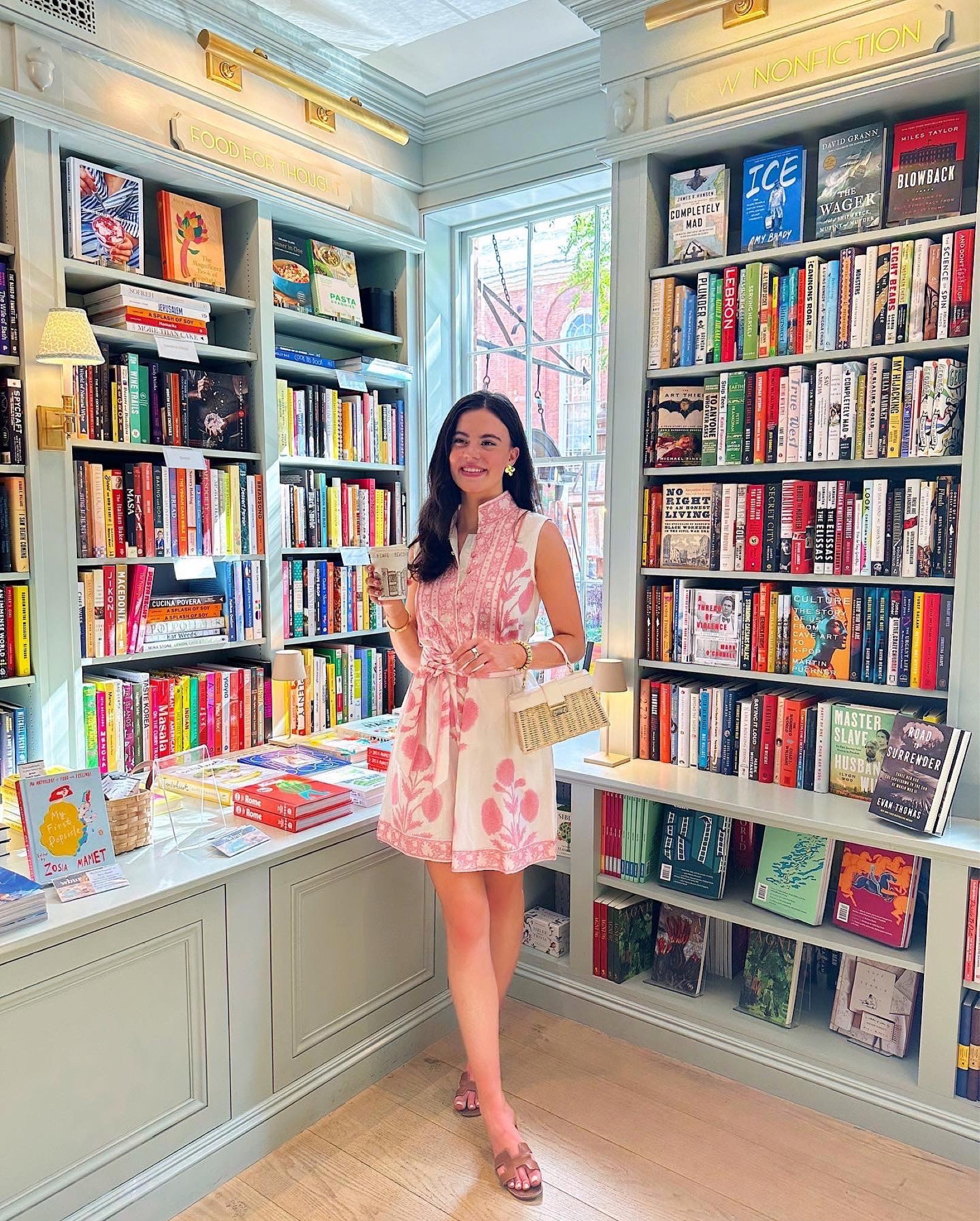 Bows in Boston! My outfit for strolling around Beacon Hill! My dress is Sue Sartor!🎀

#LTKSeasonal #LTKFind #LTKtravel