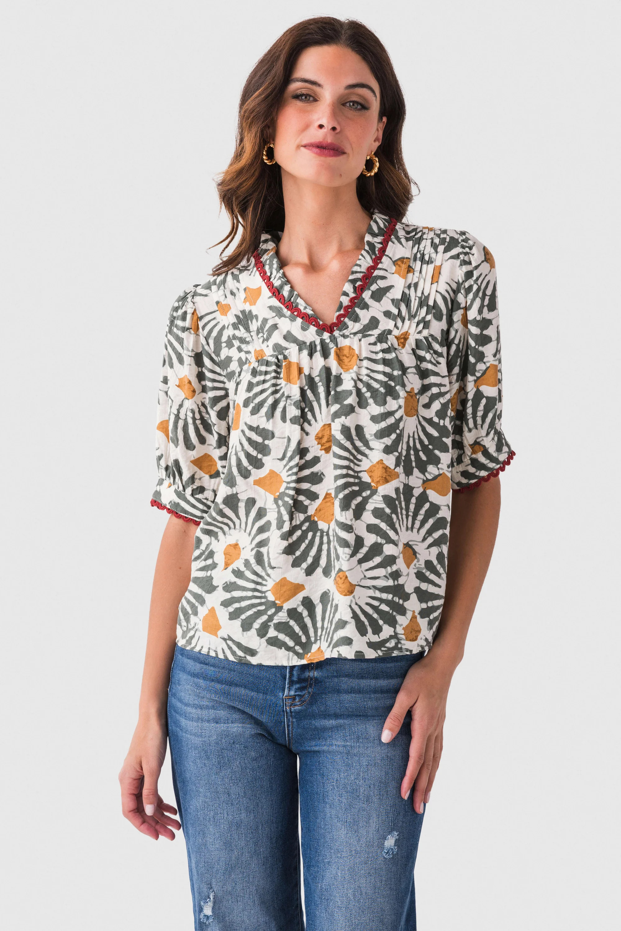 Voy Floral Contrast Trim Top | Social Threads