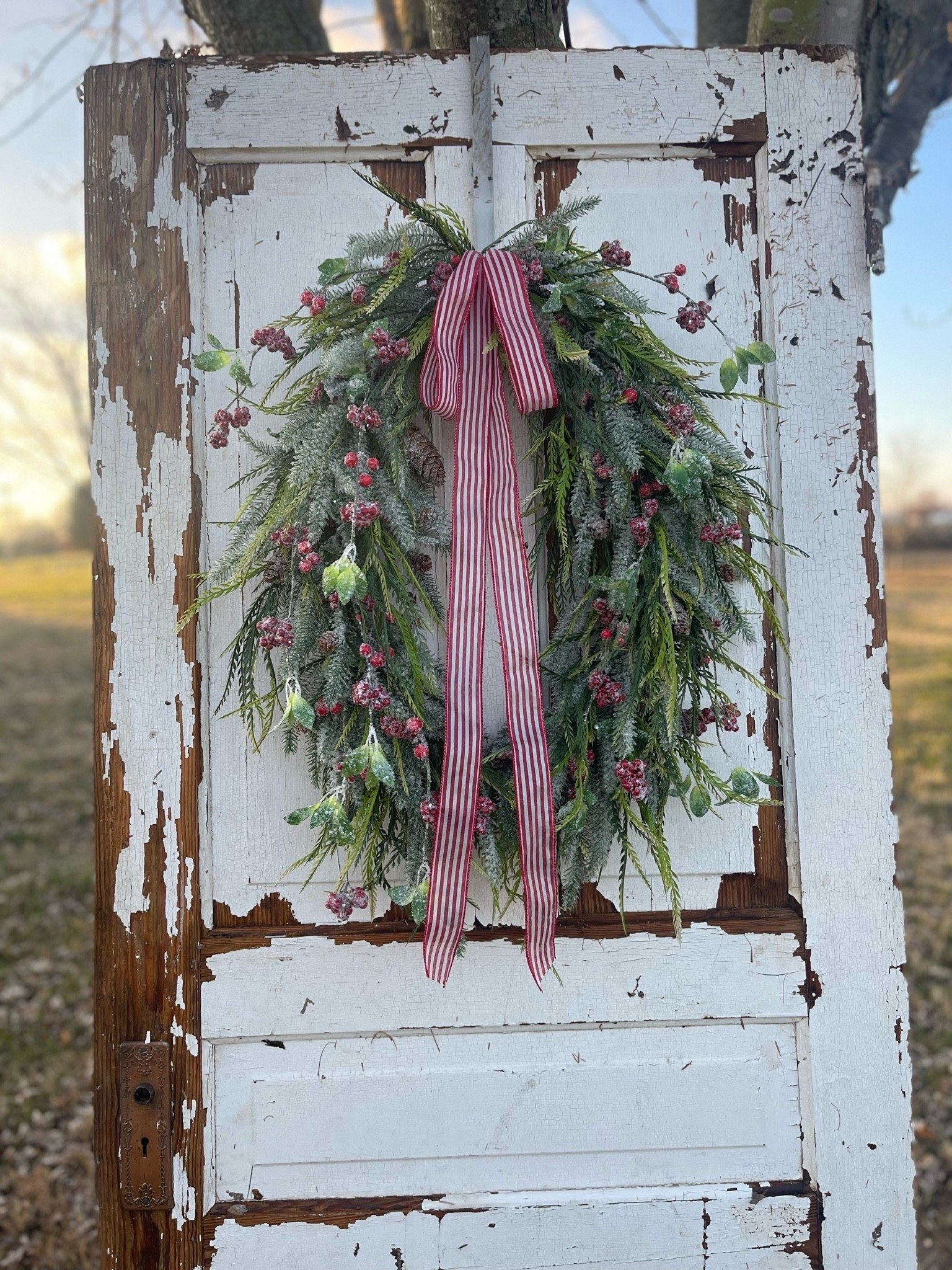 🎄 PSA: There are only 24 weeks until Christmas! 🎄

It may feel early, but around here Christmas designing has officially begun! ❤️🌲 We’re slowly adding our winter and Christmas wreaths to the Etsy shop, and this frosted beauty is one of the first to make its debut.

#LTKU #LTKHome #LTKSeasonal