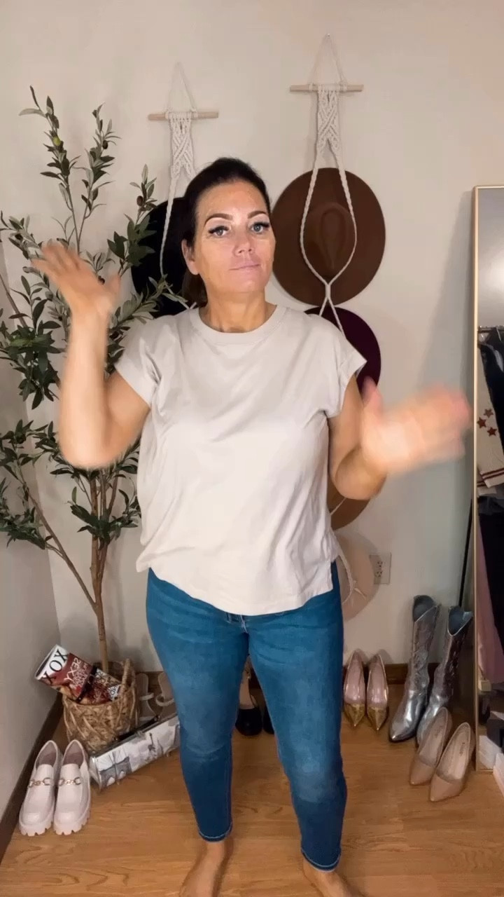 Love a comfy #ootd! As a teacher y’all know I’m all about some comfort. @target $10 shirts are life! 

#momstyle #springoutfit #teacherfashion #target #walmart #everydaystyle #casualoutfit 

#LTKstyletip #LTKSpringSale #LTKSeasonal