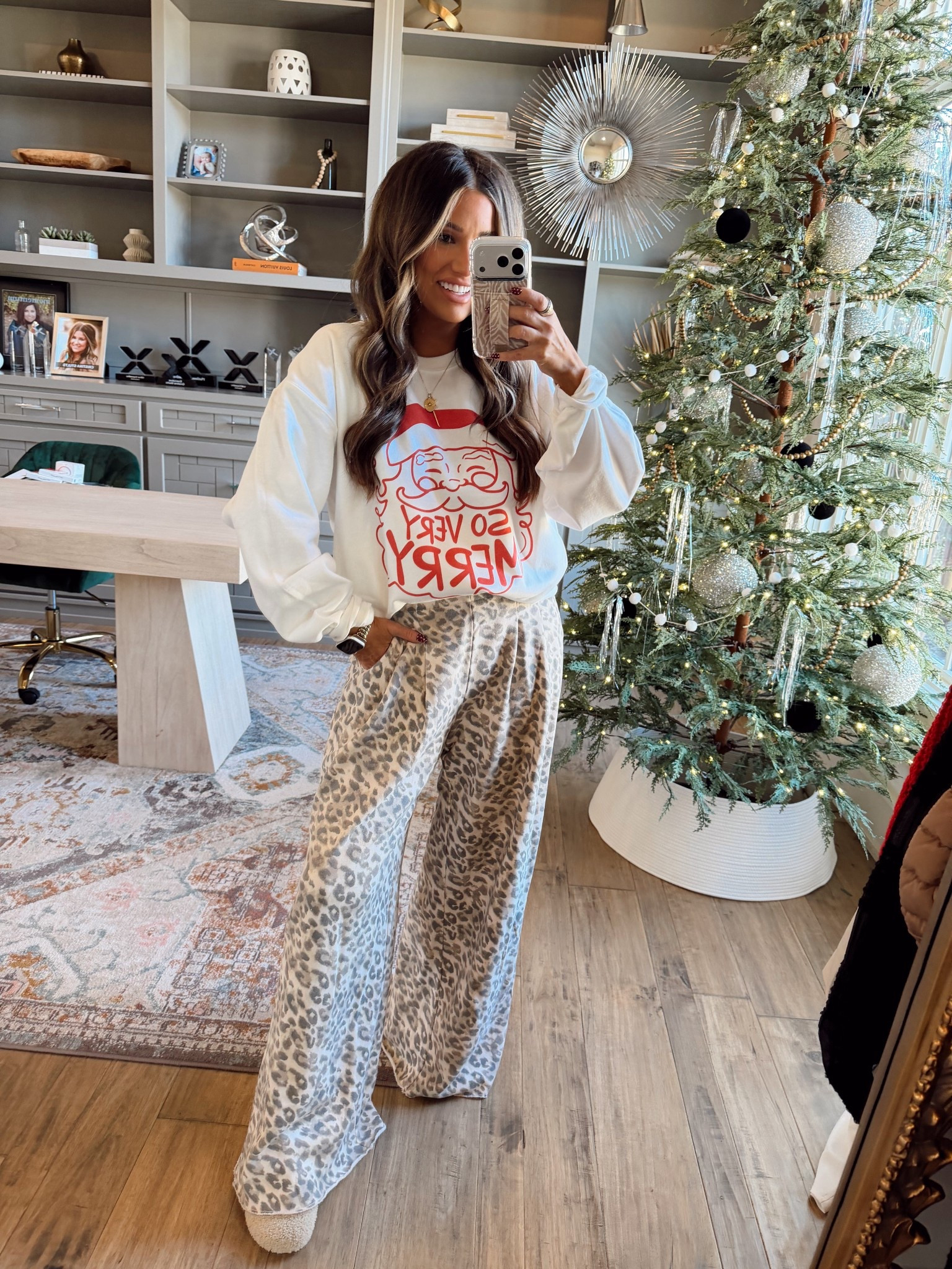 The perfect oversize holiday crewneck!!

#LTKHoliday #LTKSeasonal #LTKStyleTip