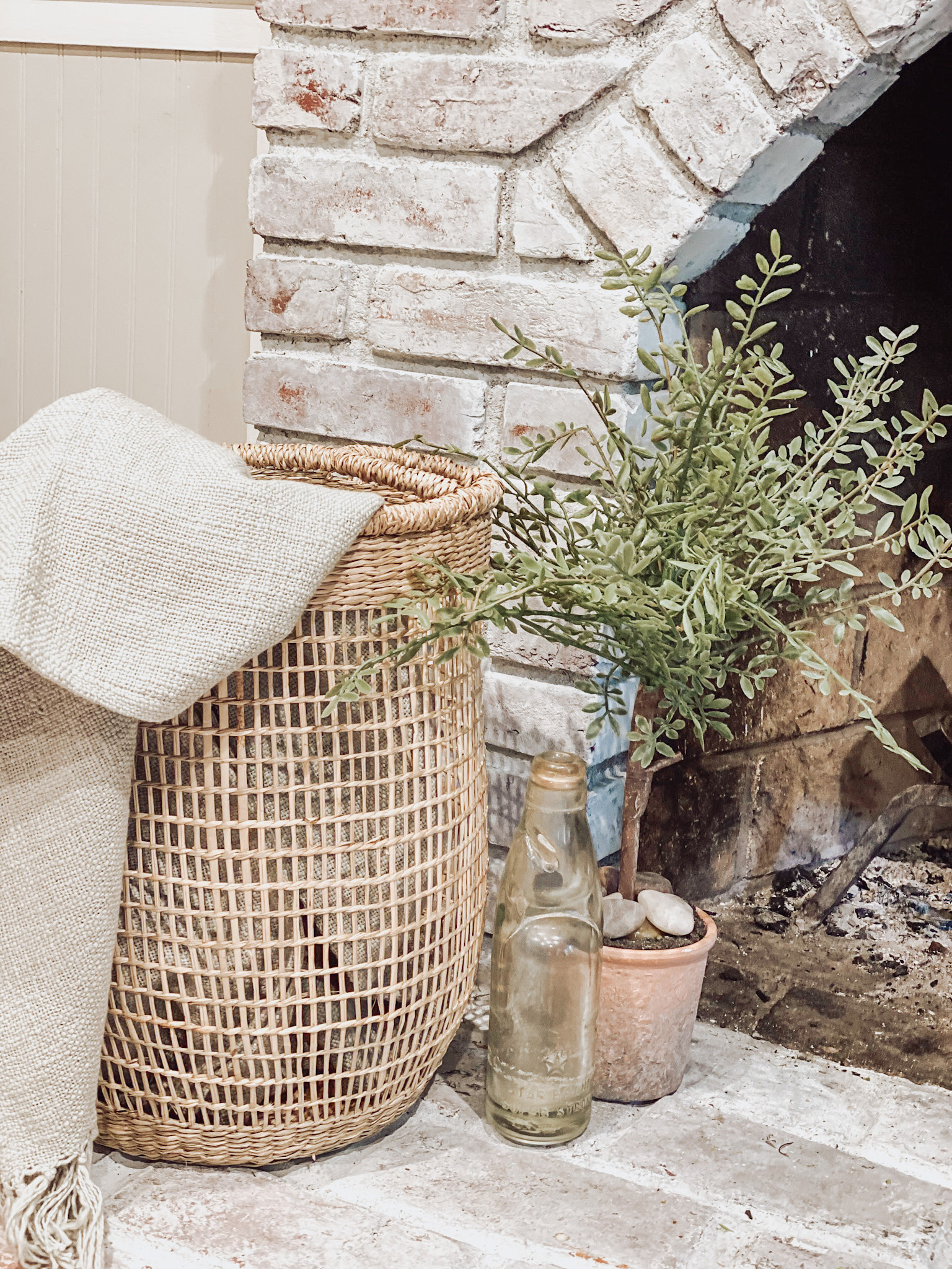 🌿 A fireplace that adds charm and warmth to this contemporary living room! With neutral hues and stylish touches, this space is all about modern comfort and elegance. #neutralinterior #fireplacedecor

#LTKStyleTip #LTKHome