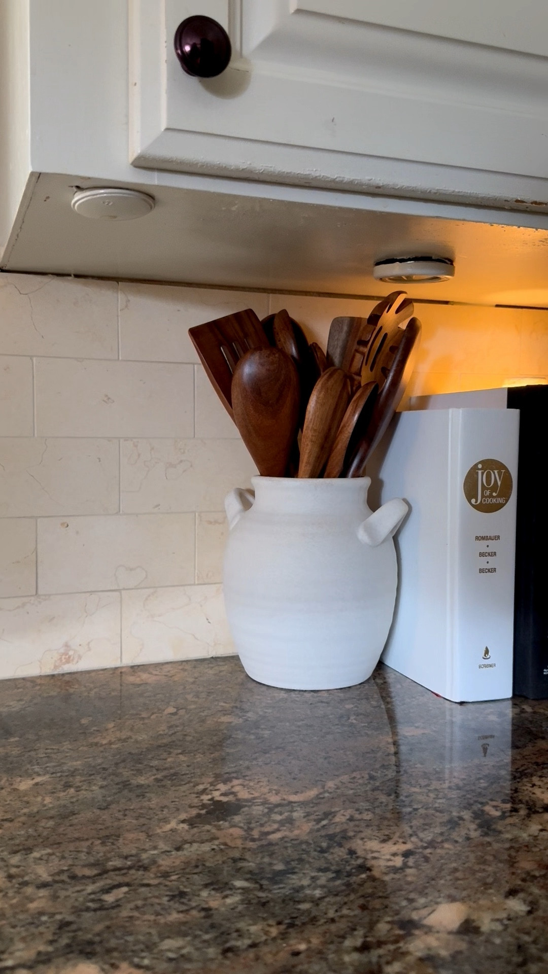 I found this little pottery and wood spoon combo and I’m in love with the look. Perfect for holding up those recipe books. 