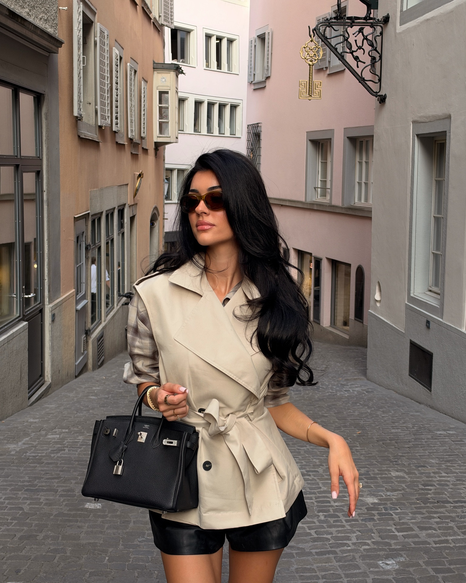Herbst Outfit Inspo 🤎 alles aktuell von Zara. Loafers sind Chanel & Sonnenbrille YSL 🌟