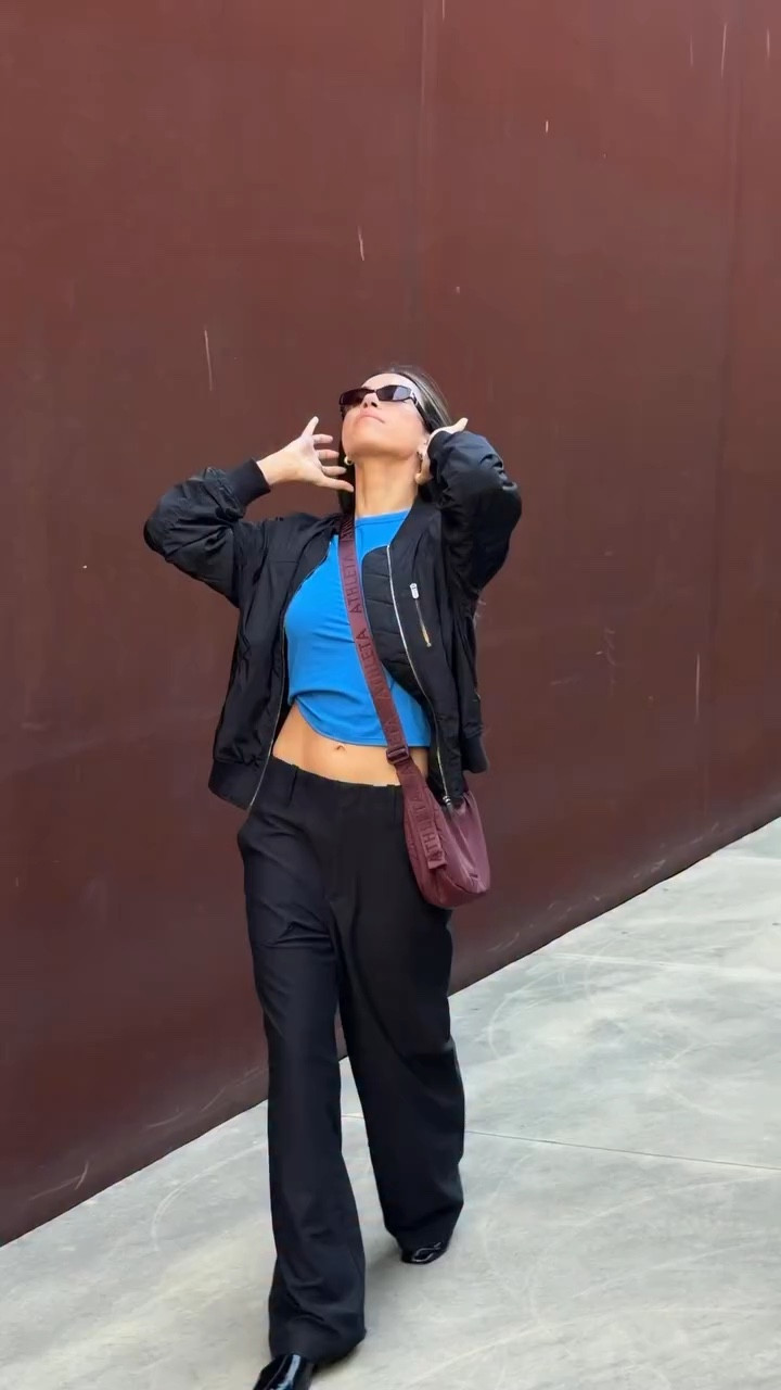 Sorry I lied 🫢 This is what my outfits actually look like most of the time… comfy chic in @athleta #AthletaPartner #PowerofShe