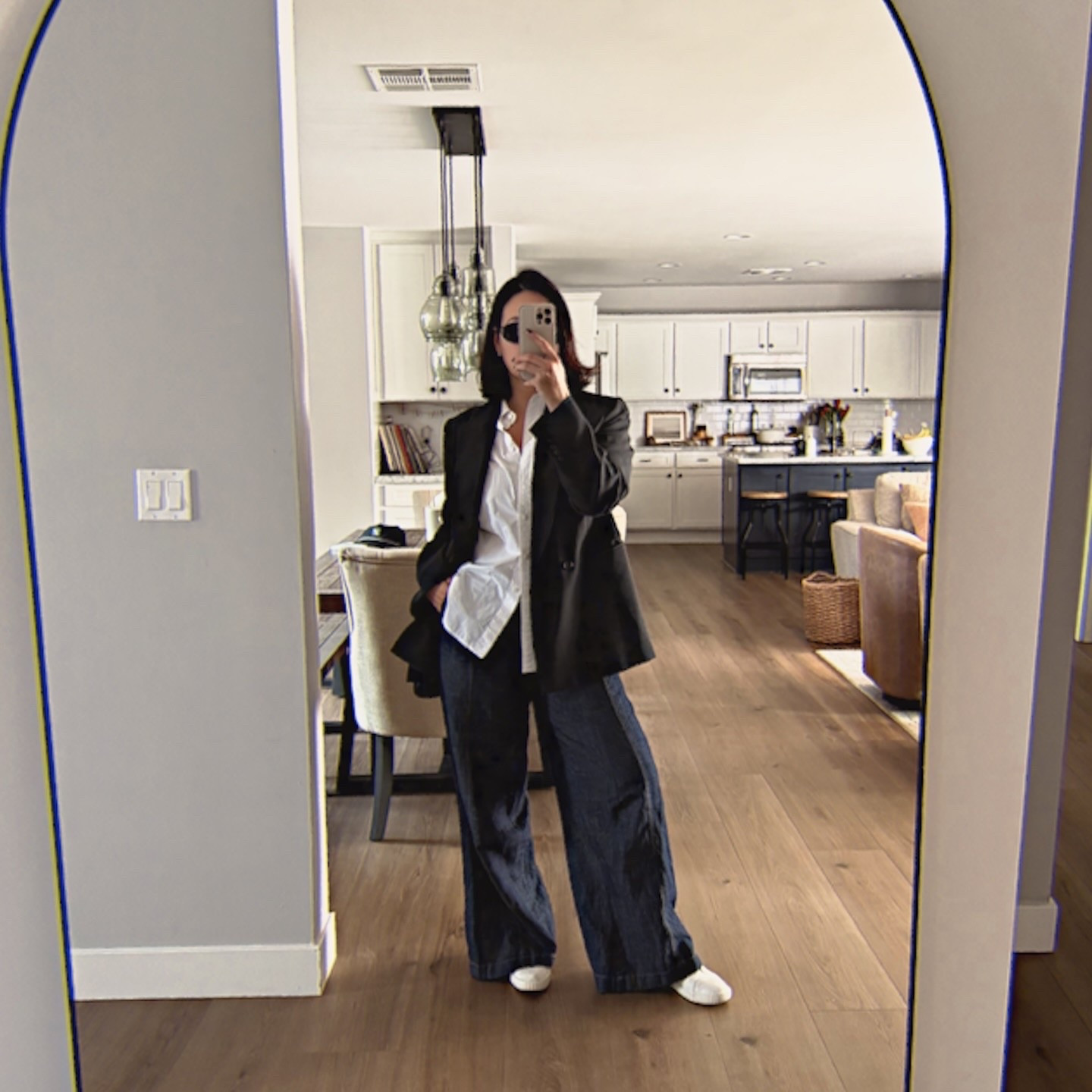 We outside today ….. just for like 1 hour to run some errands then gonna come right back home and put my robe on….do not look at me like that with those judgmental eyes 👀 k, thanks 😘
.
#ootd #outside #arizona