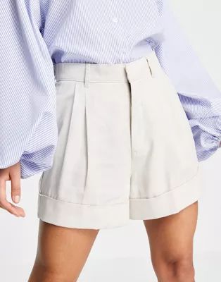 Abercrombie & Fitch pleated short in cream | ASOS (Global)