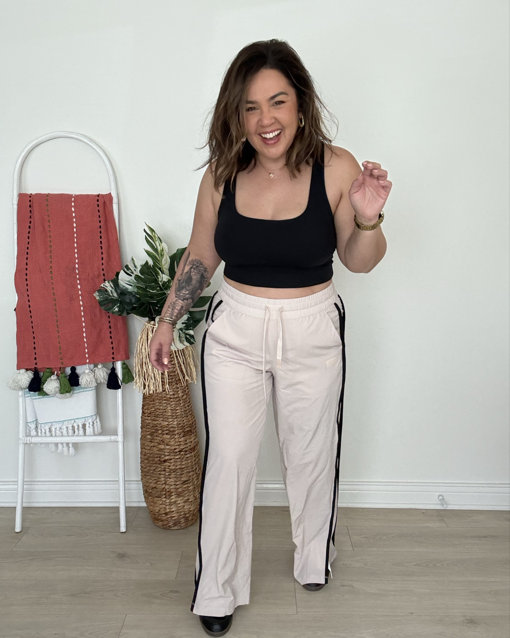 Perfect for a spring morning walk 

Pants: Target Sz M
Top: Target Sz L
Shoes: Kohls 